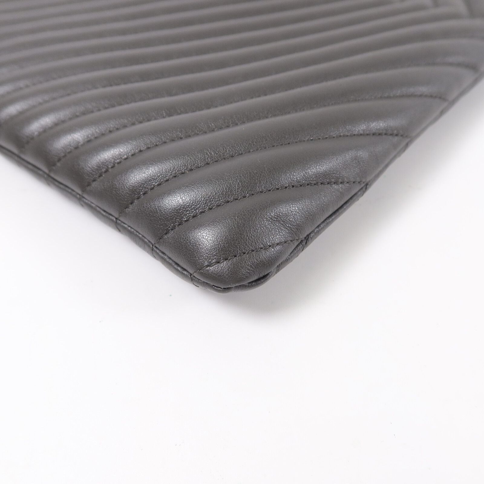 Cassandre Matelassé Large Pouch — view 14