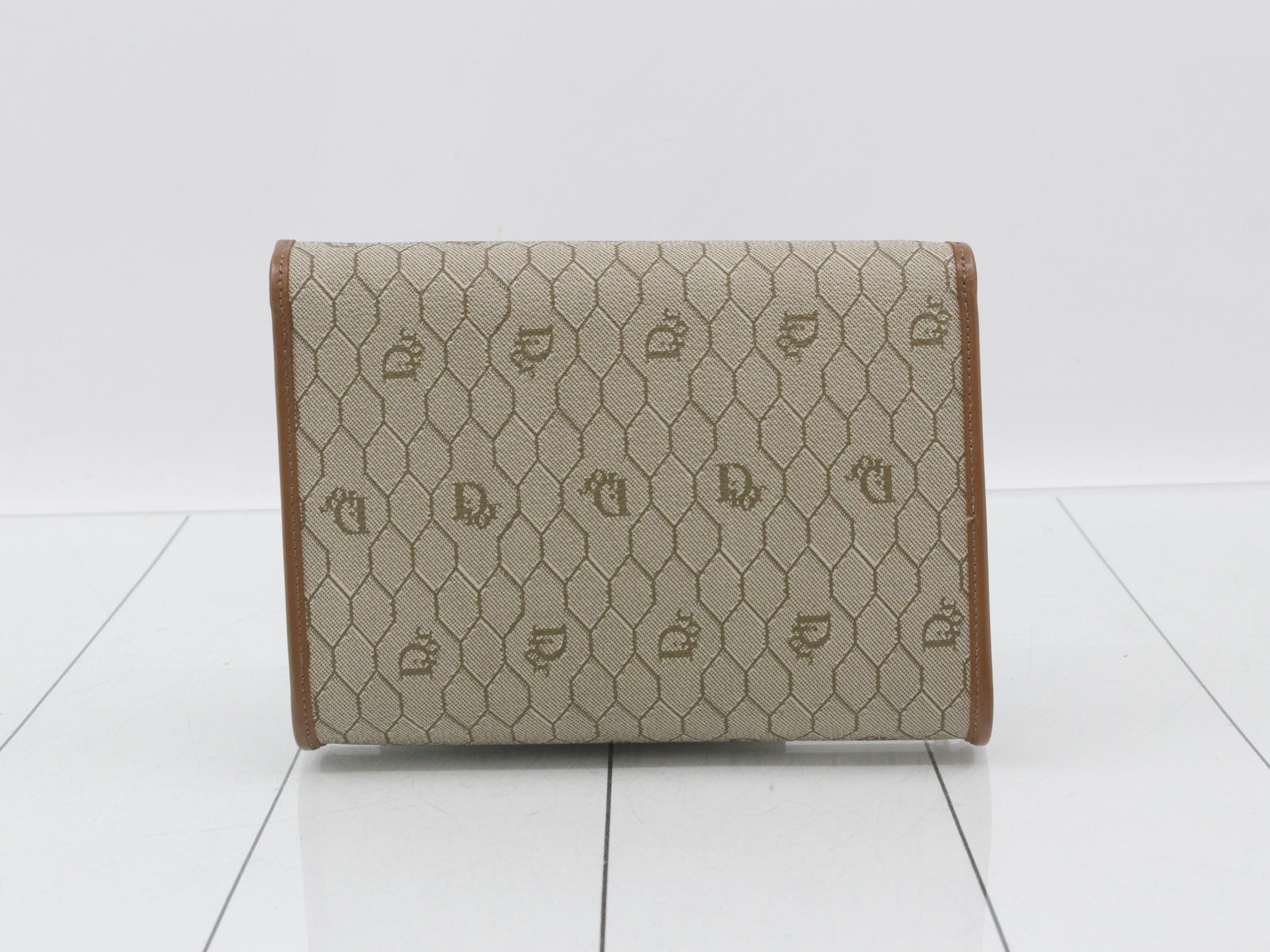Honeycomb pattern PVC chain shoulder bag — view 2
