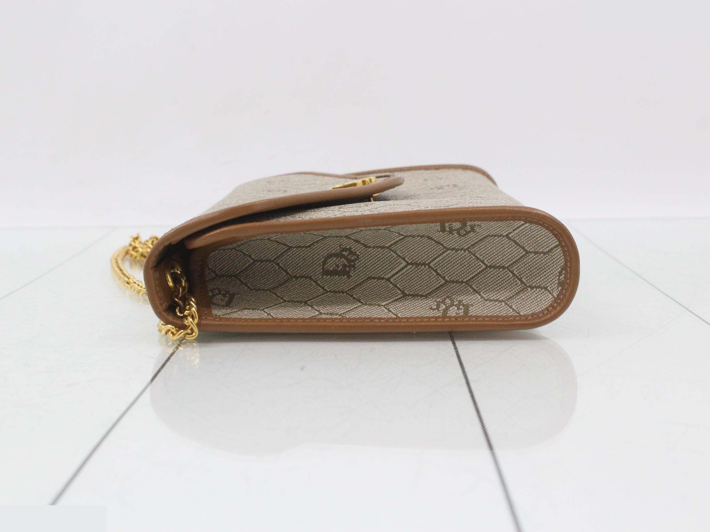 Honeycomb pattern PVC chain shoulder bag — view 4