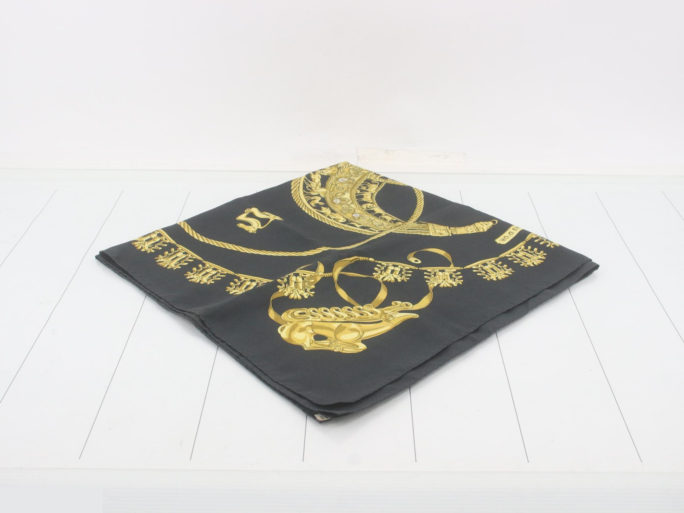 Carre 90 LES CAVALIERS D OR Silk Scarf — view 2