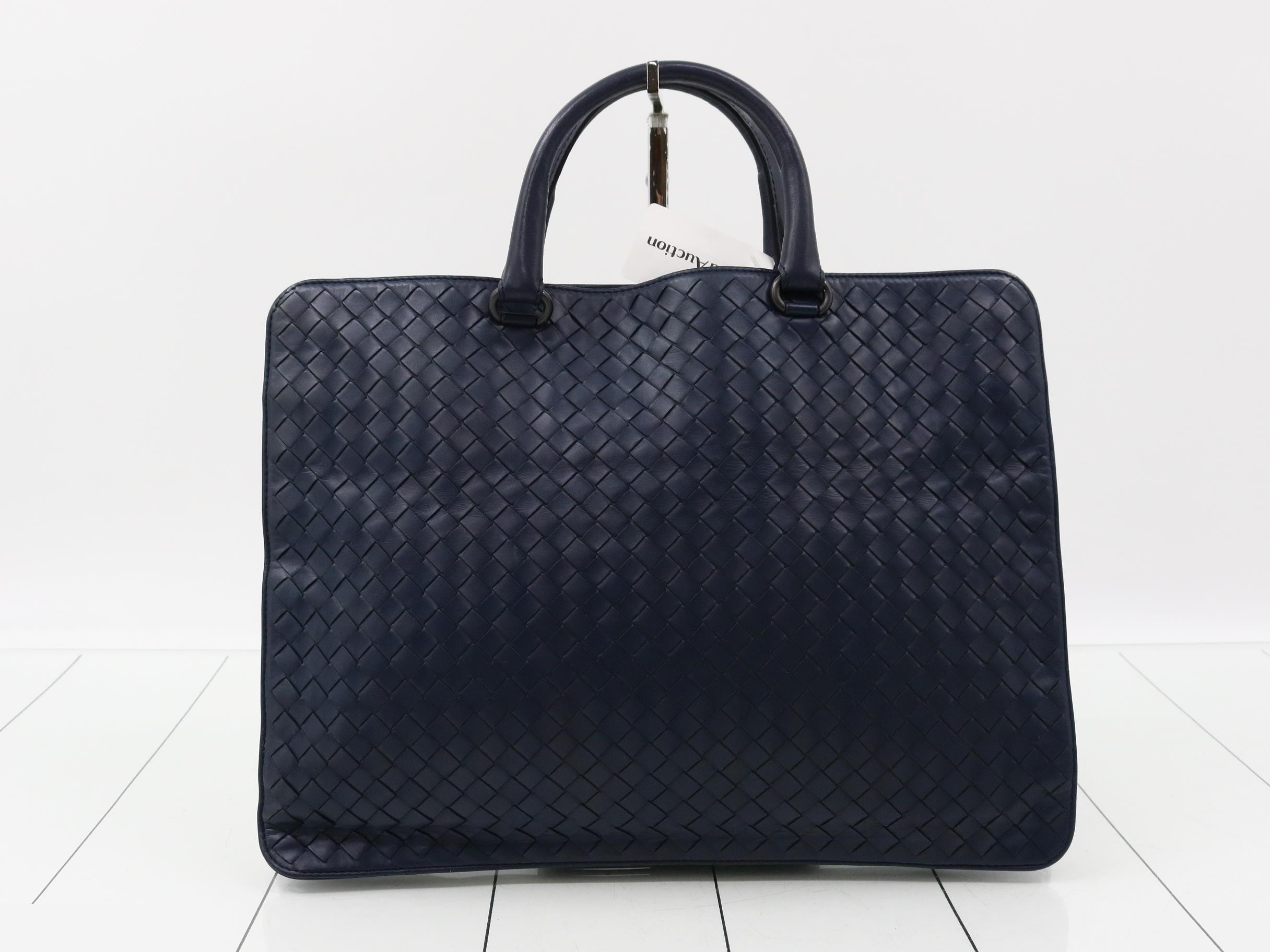 Intrecciato business bag, leather, navy. — view 2