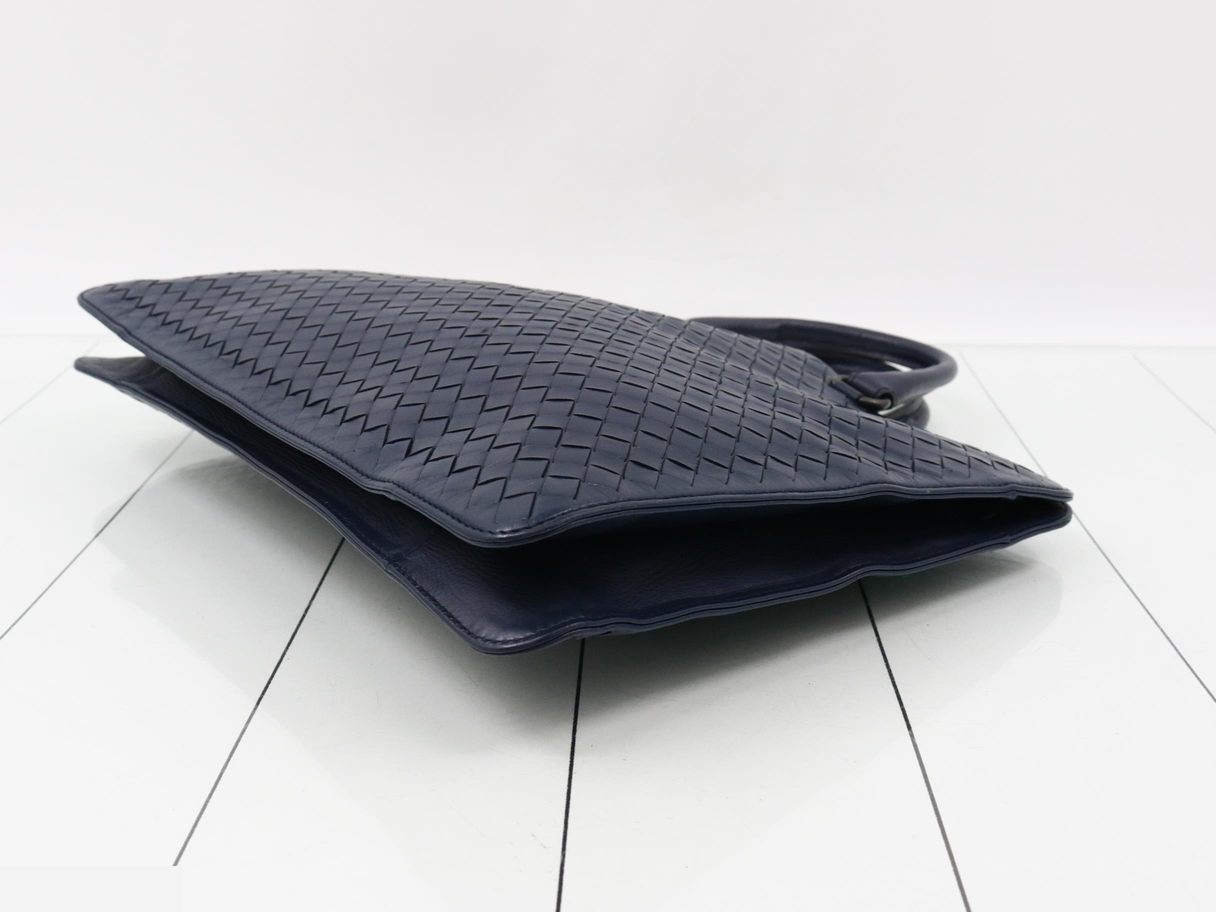 Intrecciato business bag, leather, navy. — view 6