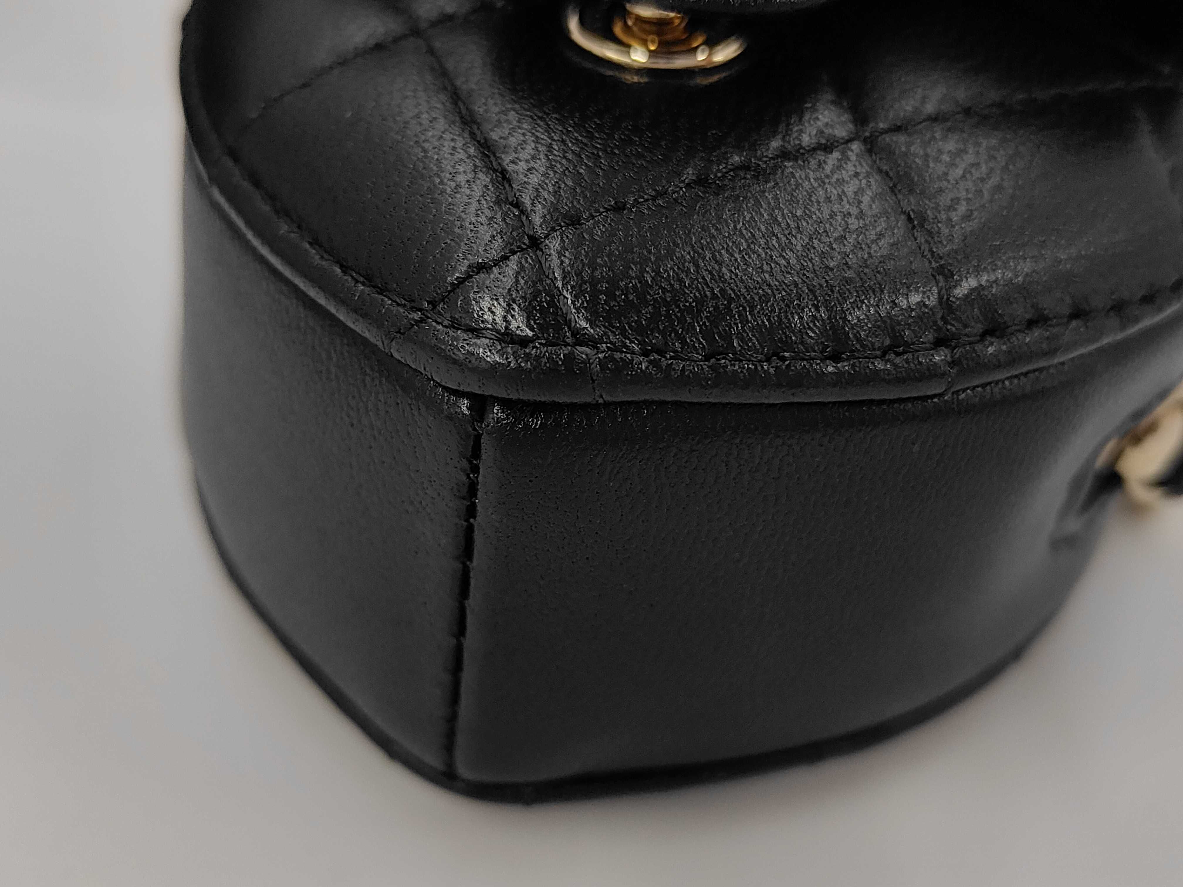 Heart Gold Hardware Chain Handbag Black Random Serial Number Handbag — view 3