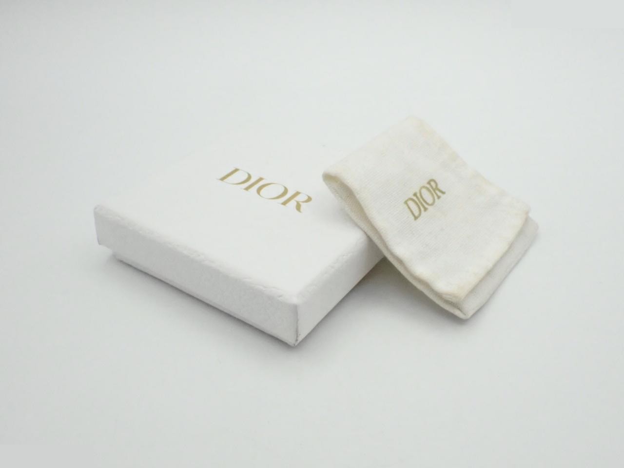 Gold earrings — view 4
