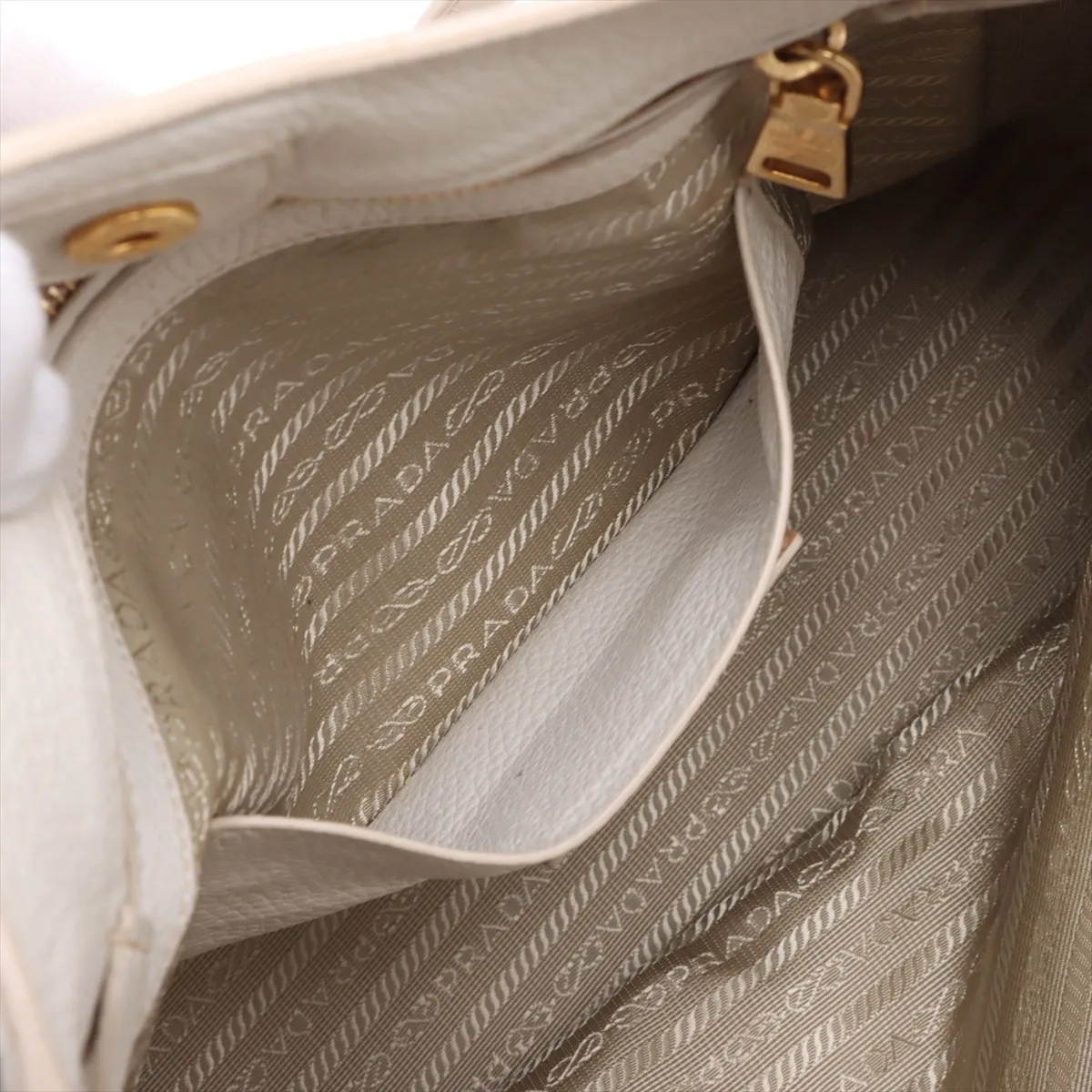 Vitello Dino Leather Tote Bag White — view 9