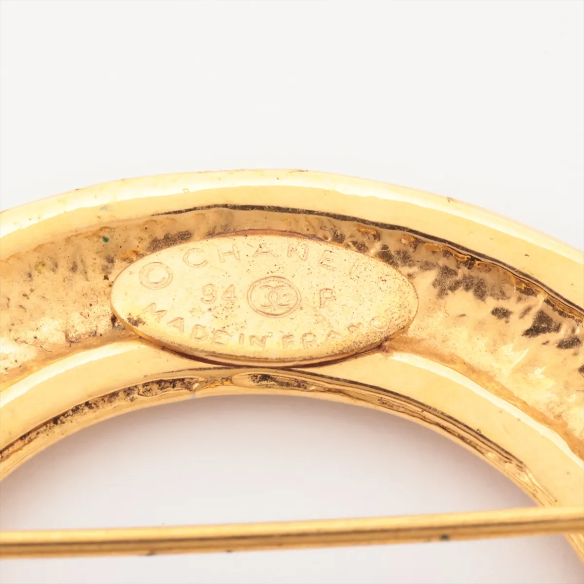 Cocomark 94P brooch GP gold dents, — view 4