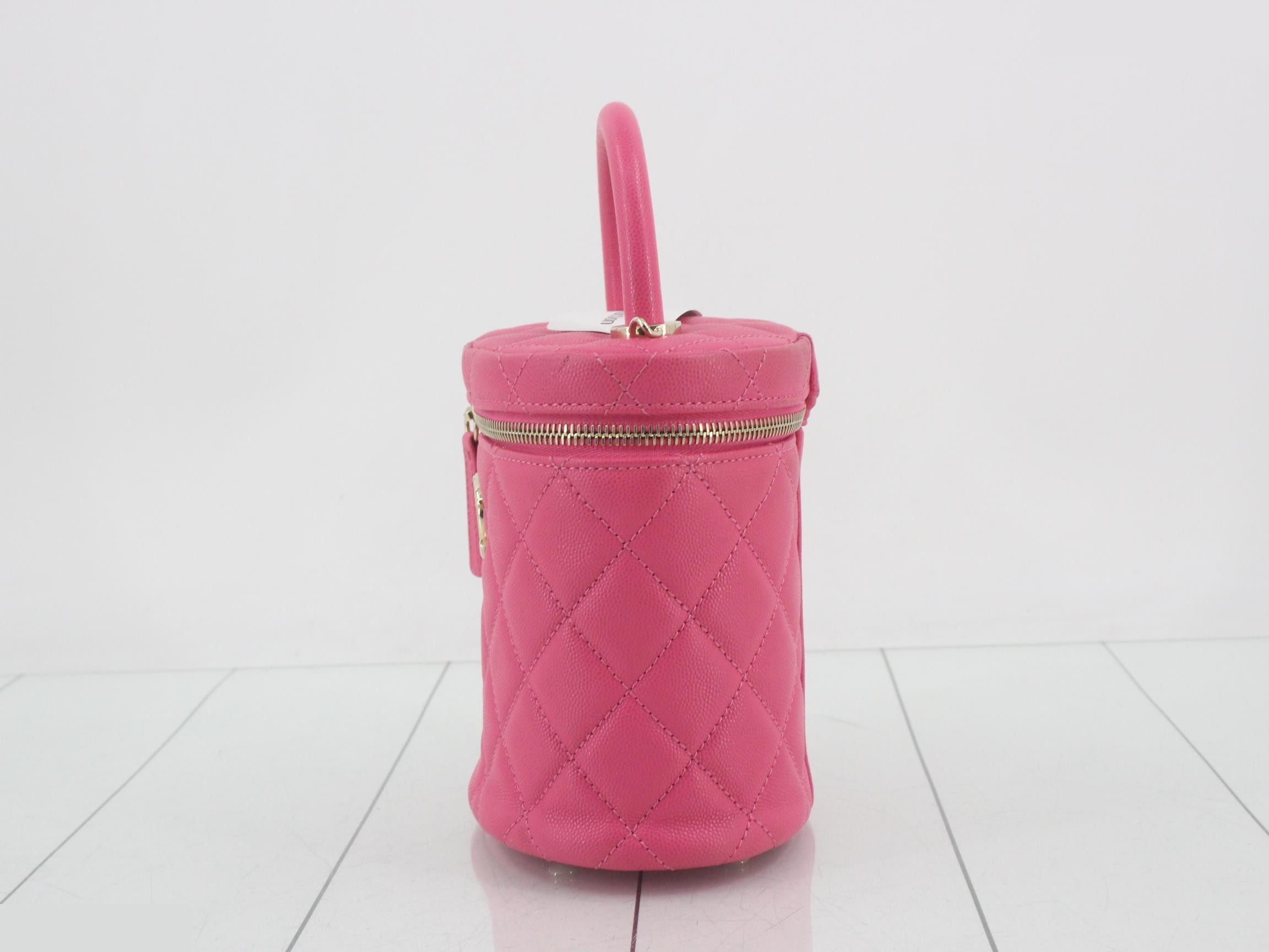 Caviar leather chain shoulder bag, pink, gold hardware. — view 3