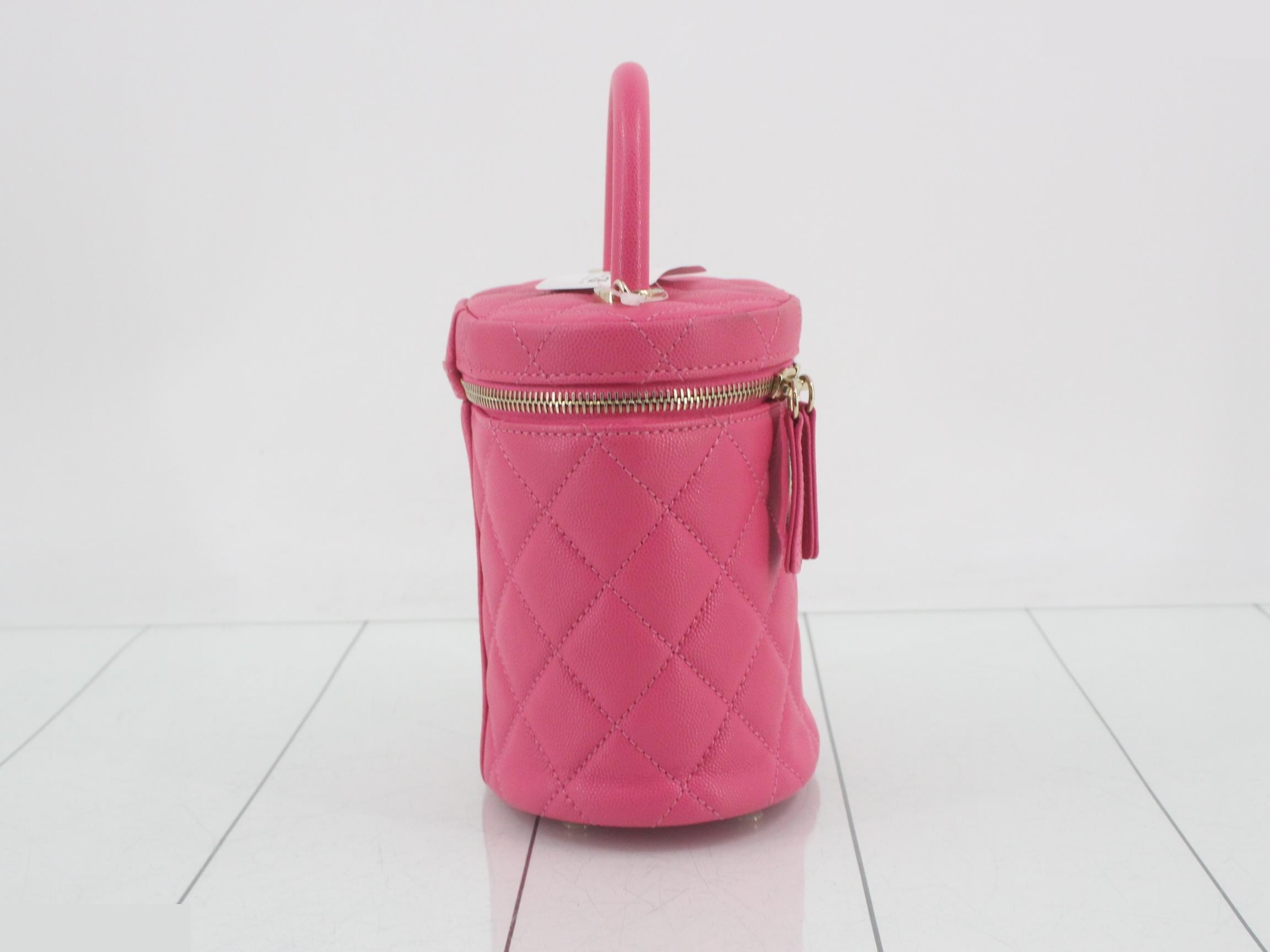 Caviar leather chain shoulder bag, pink, gold hardware. — view 4