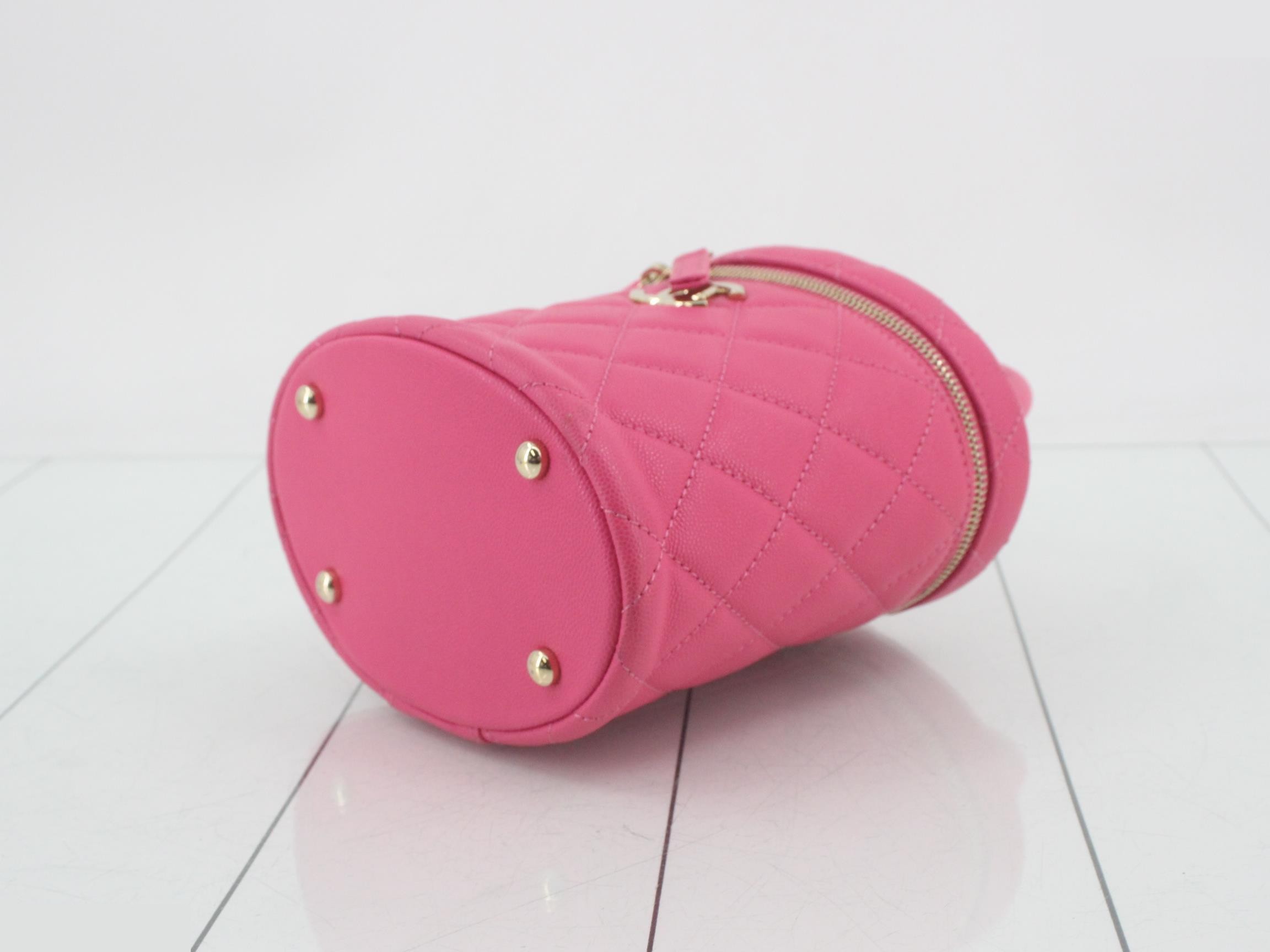 Caviar leather chain shoulder bag, pink, gold hardware. — view 6