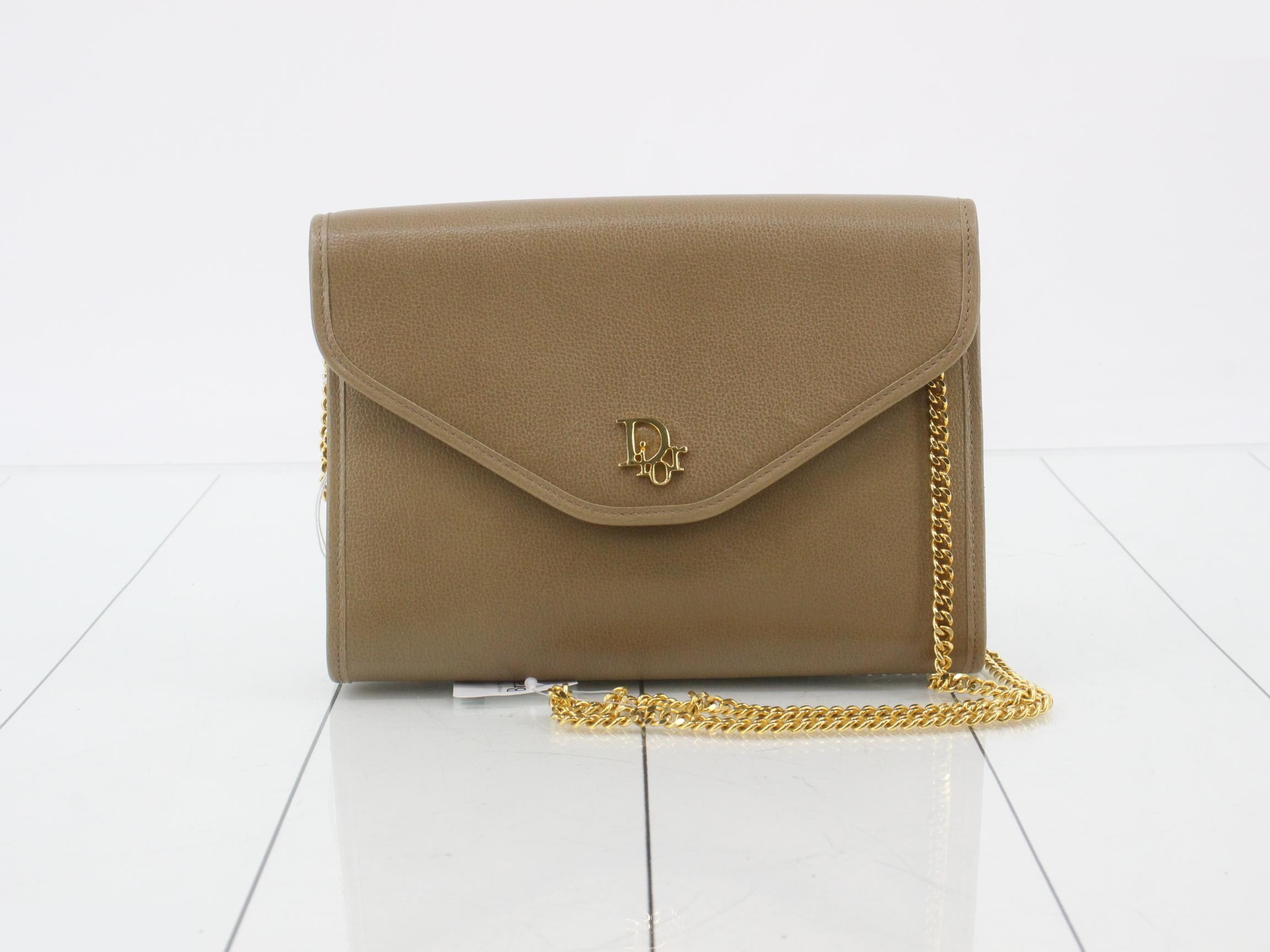Chain shoulder bag