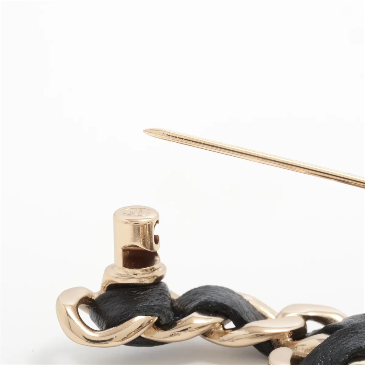 Coco Mark B22V Brooch, GP x Leather, Gold, — view 3