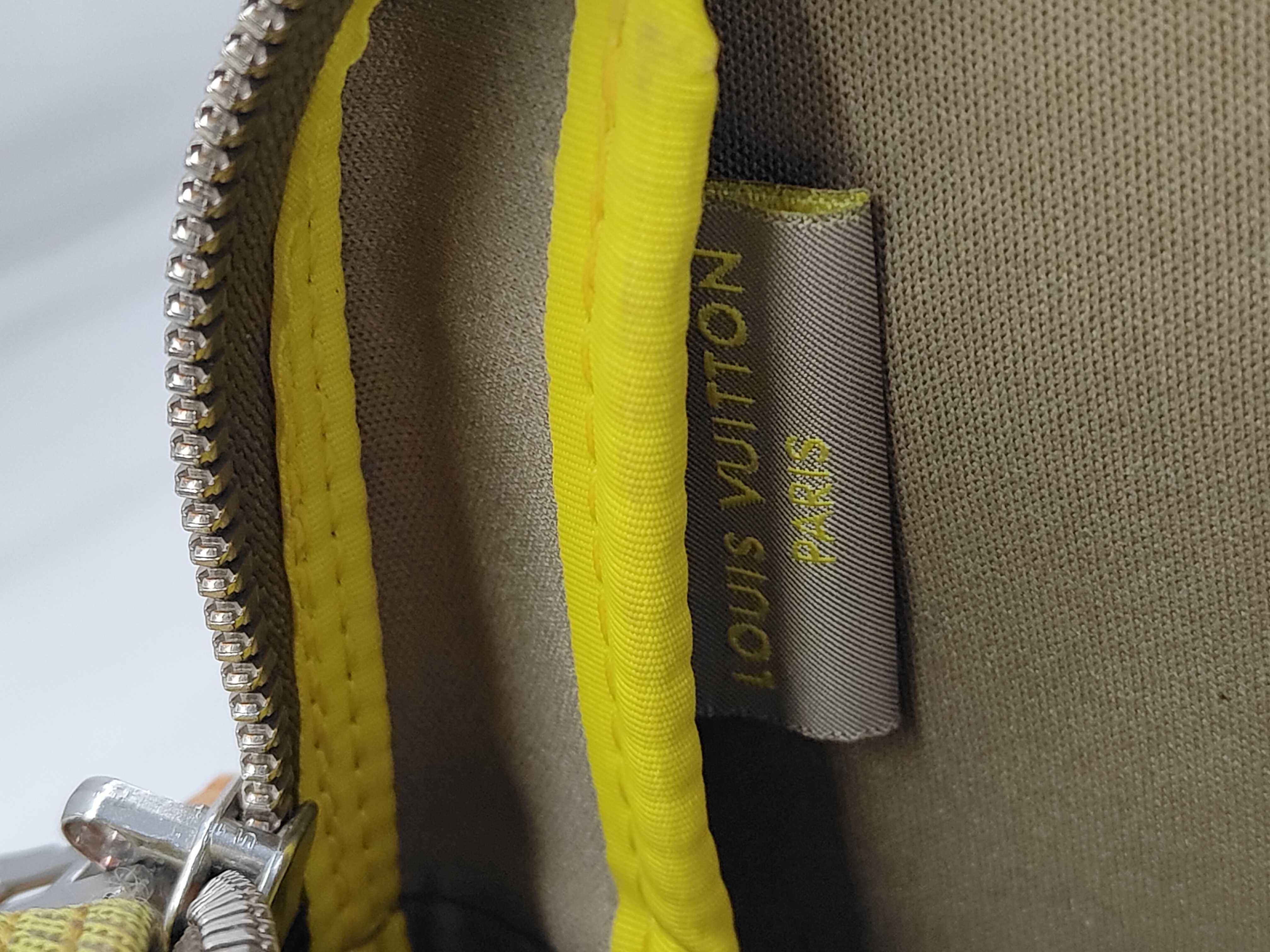 Damier Geant Weatherly Shoulder Bag — view 9