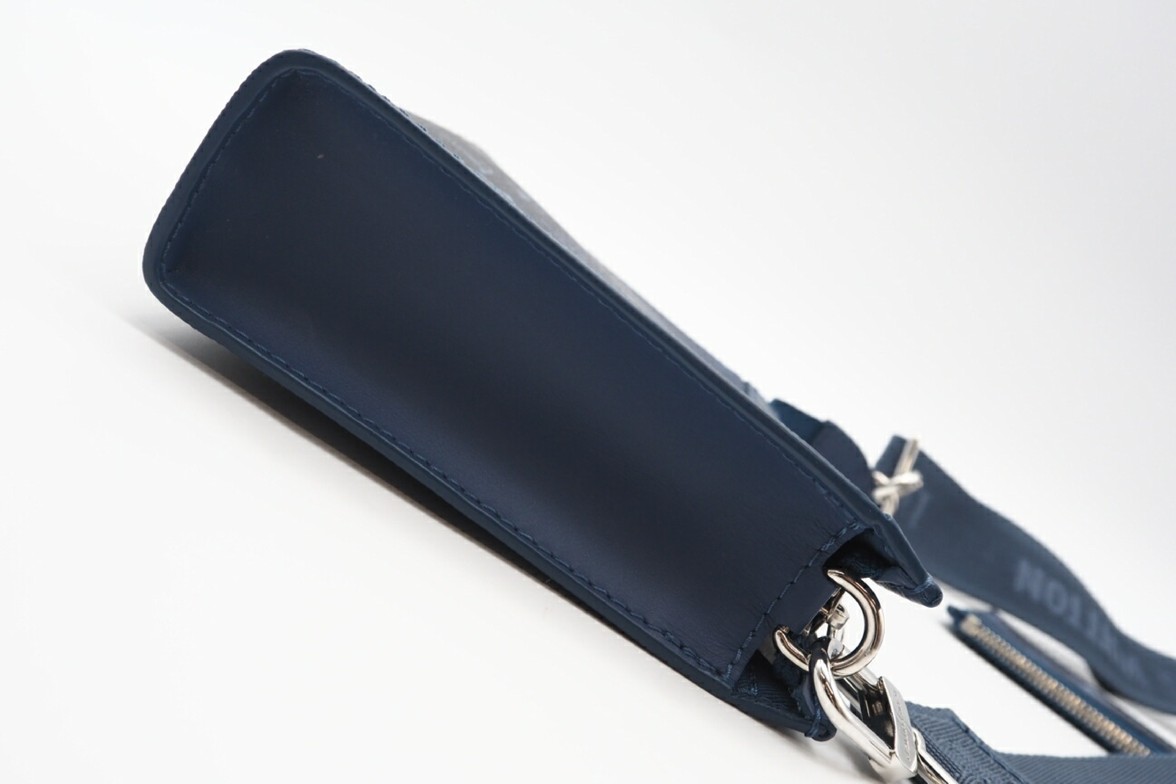 M11544 Monogram Gradient Gaston Wear Wearable Wallet with Dust Bag — view 7