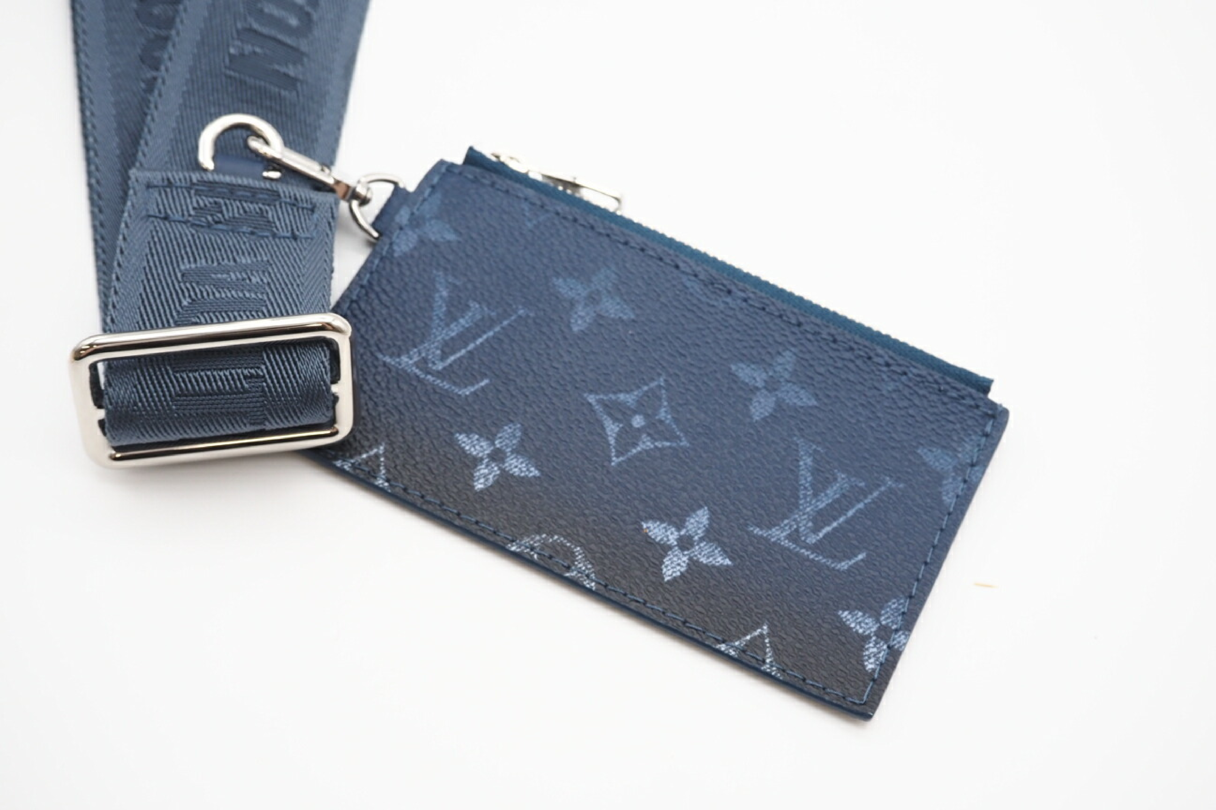 M11544 Monogram Gradient Gaston Wear Wearable Wallet with Dust Bag — view 8