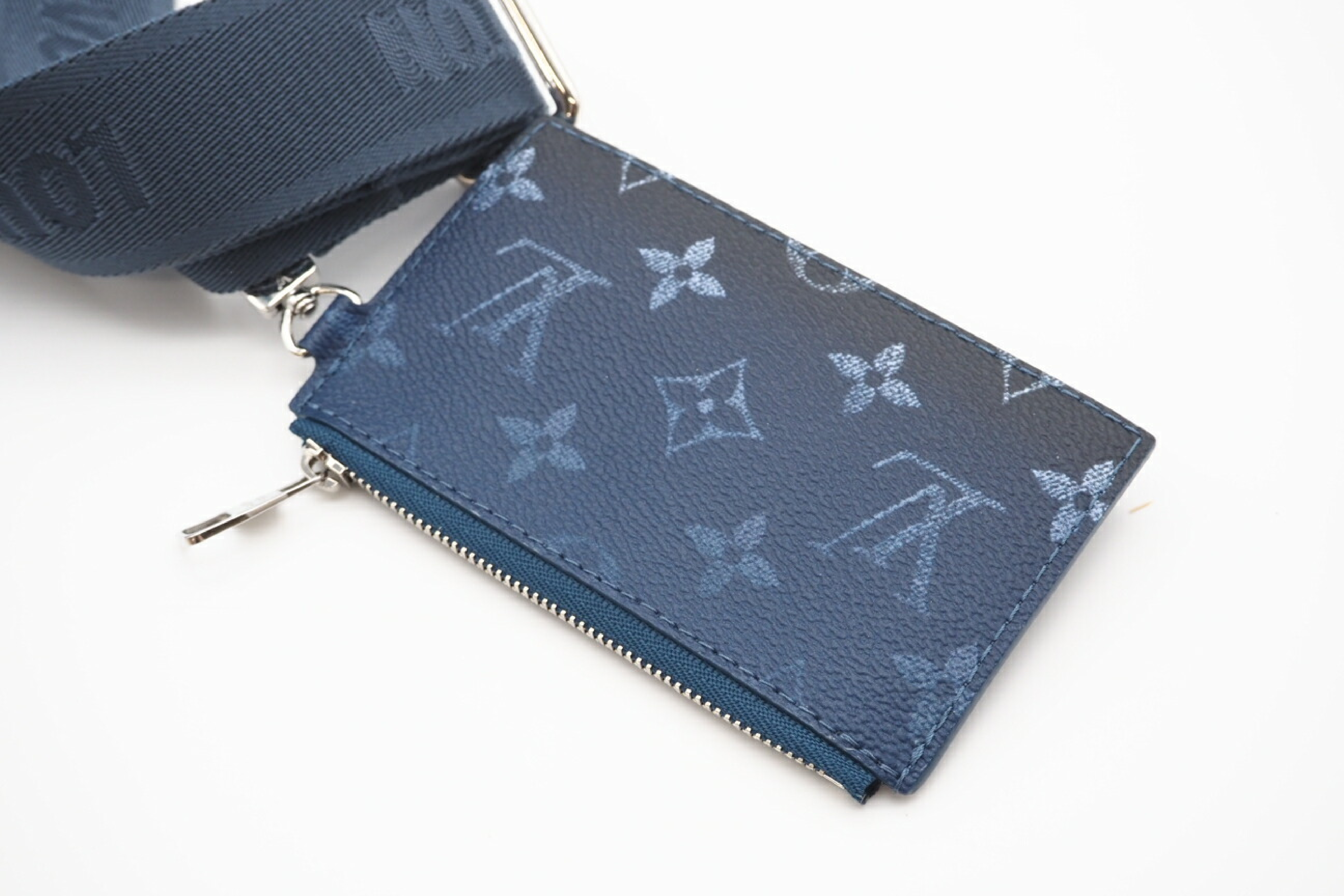 M11544 Monogram Gradient Gaston Wear Wearable Wallet with Dust Bag — view 9
