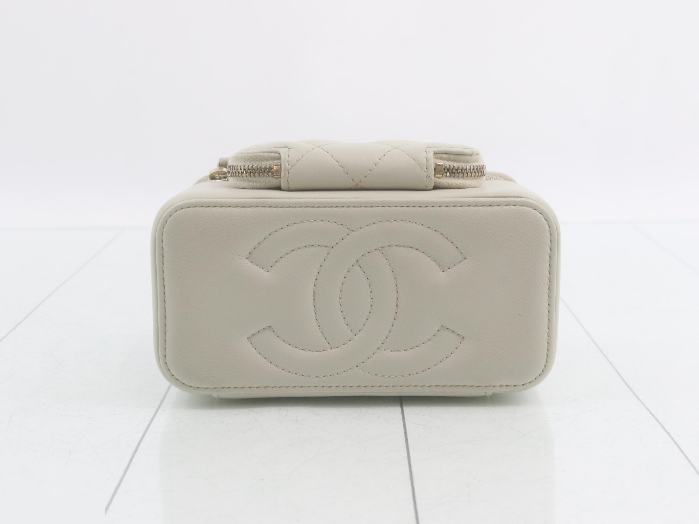 Caviar Skin Coco Mark 2-Way Vanity — view 3
