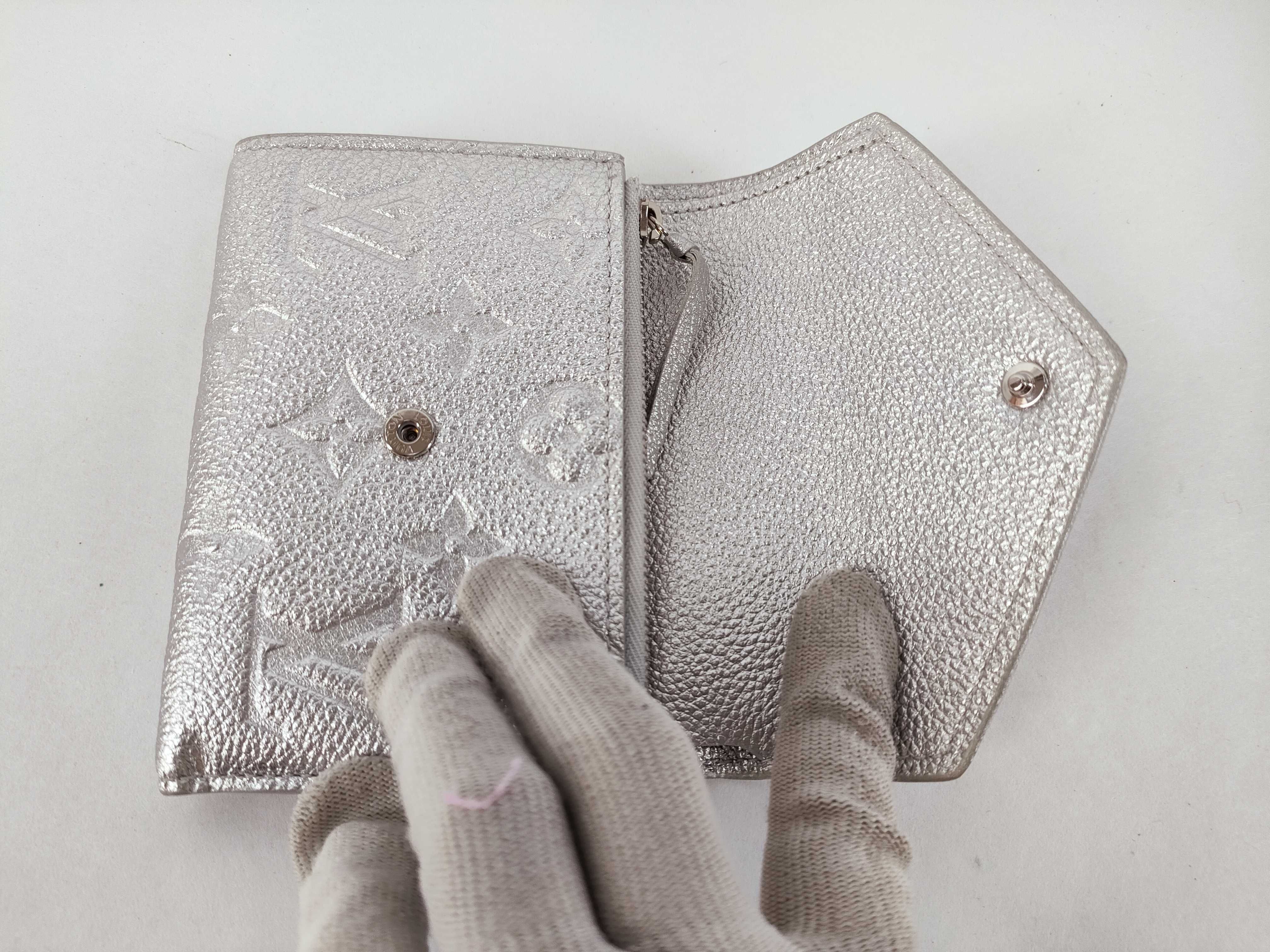 Monogram Empreinte M26896 Portefeuille Victorine Empreinte Silver Wallet — view 9