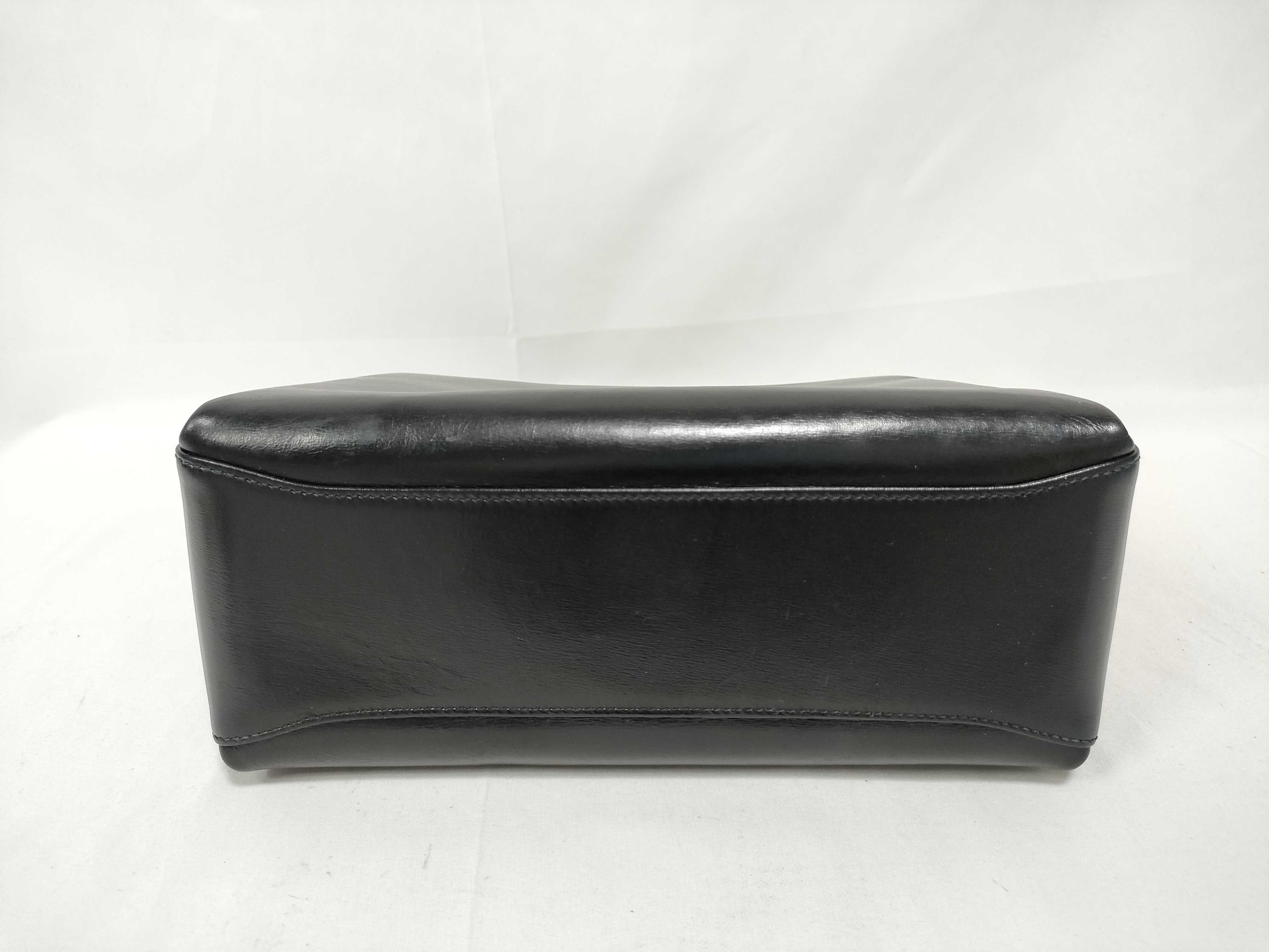 Calfskin Black with Gold Hardware Closure One-Shoulder Bag (000.2026.0269) — view 3