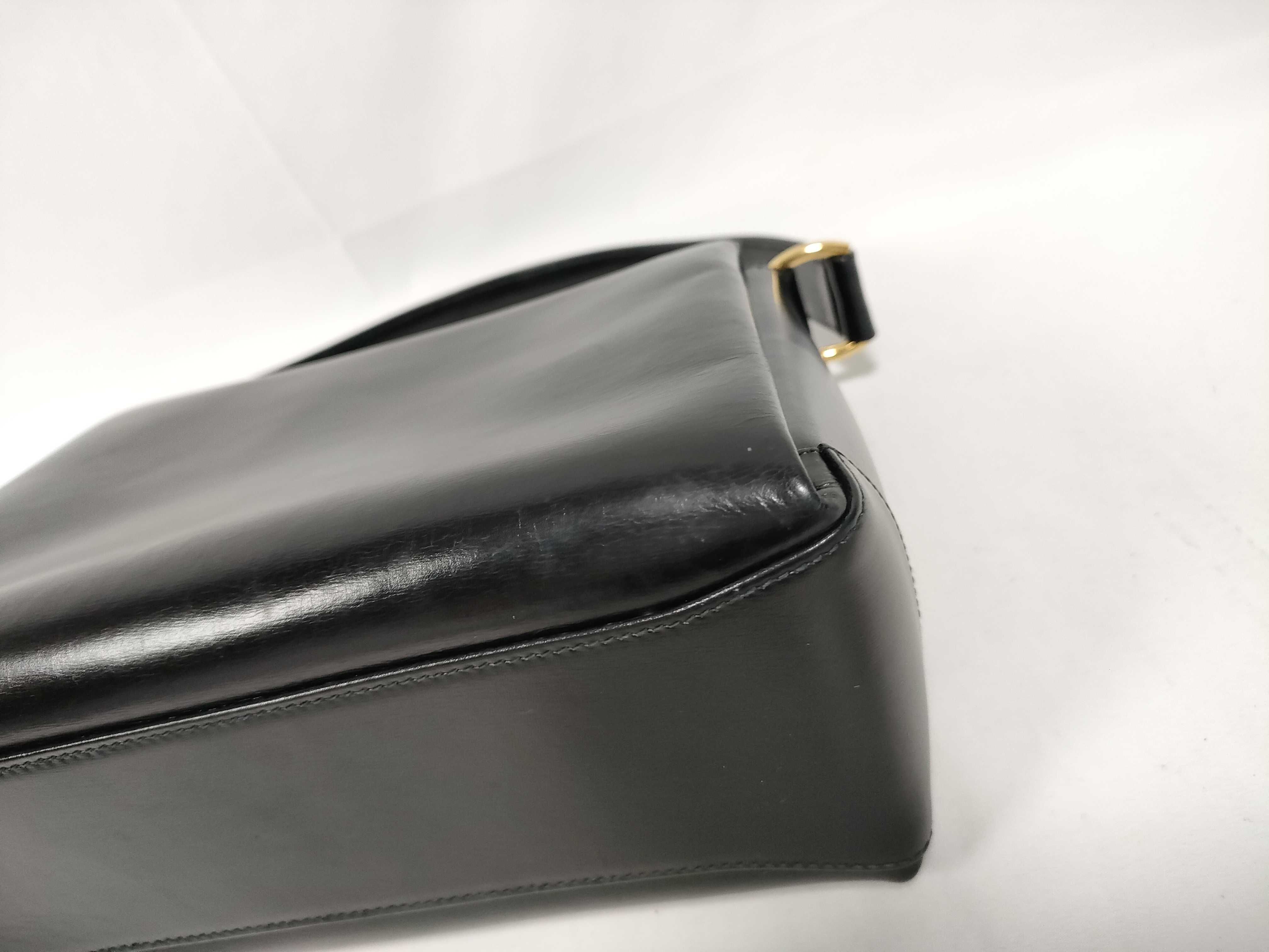Calfskin Black with Gold Hardware Closure One-Shoulder Bag (000.2026.0269) — view 4