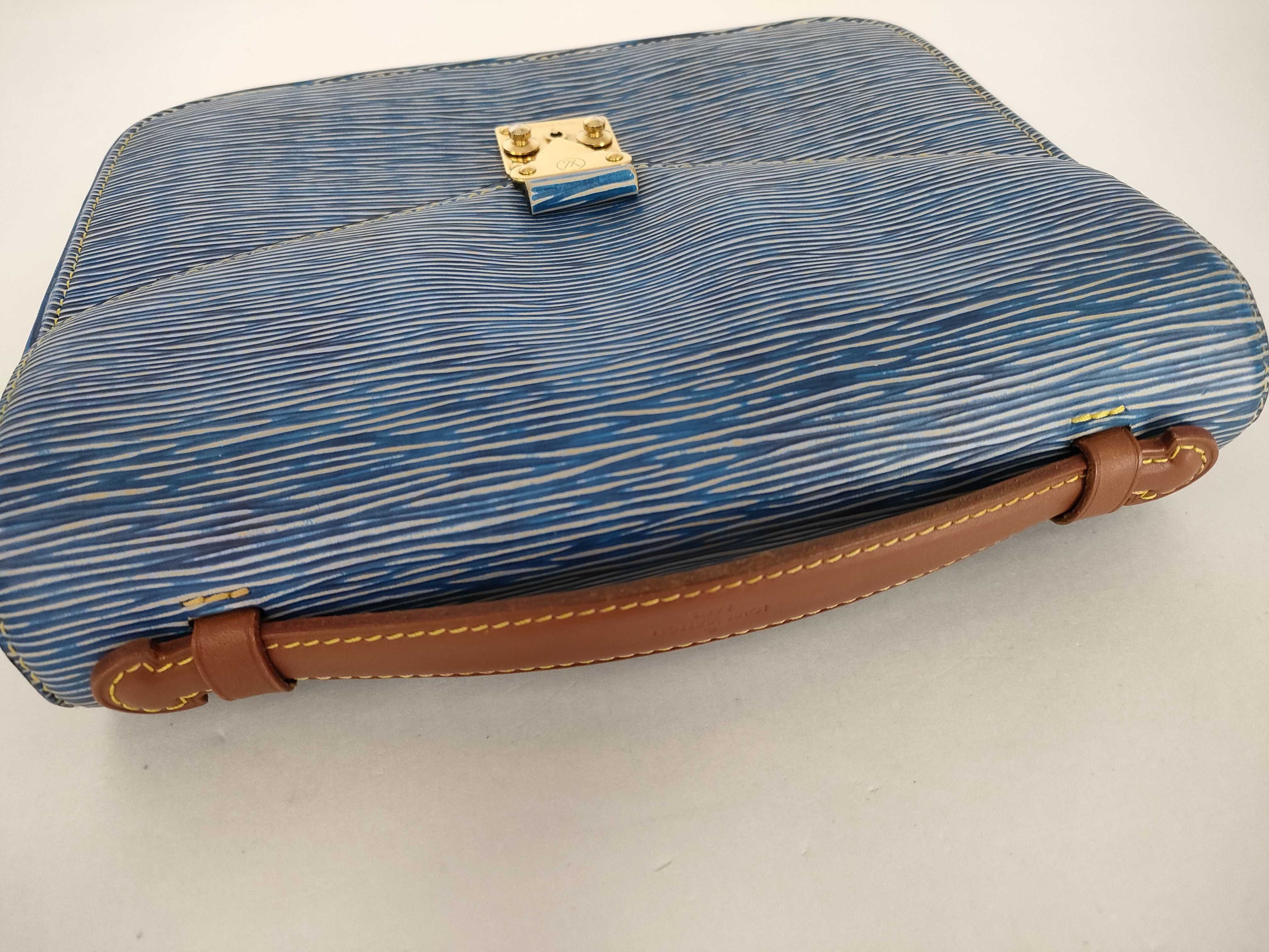 Epi Shoulder Bag Handbag — view 3