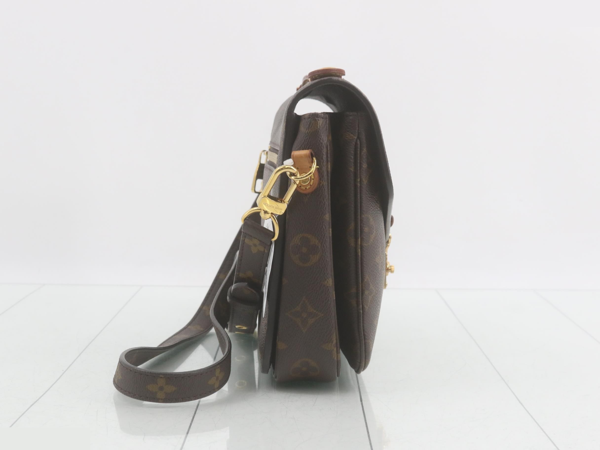 Monogram Pochette Métis MM 2-Way Shoulder/Handbag — view 4