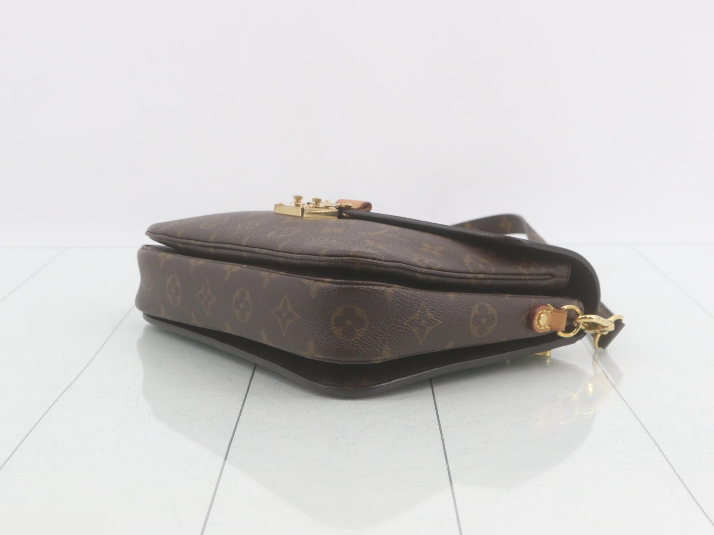 Monogram Pochette Métis MM 2-Way Shoulder/Handbag — view 6