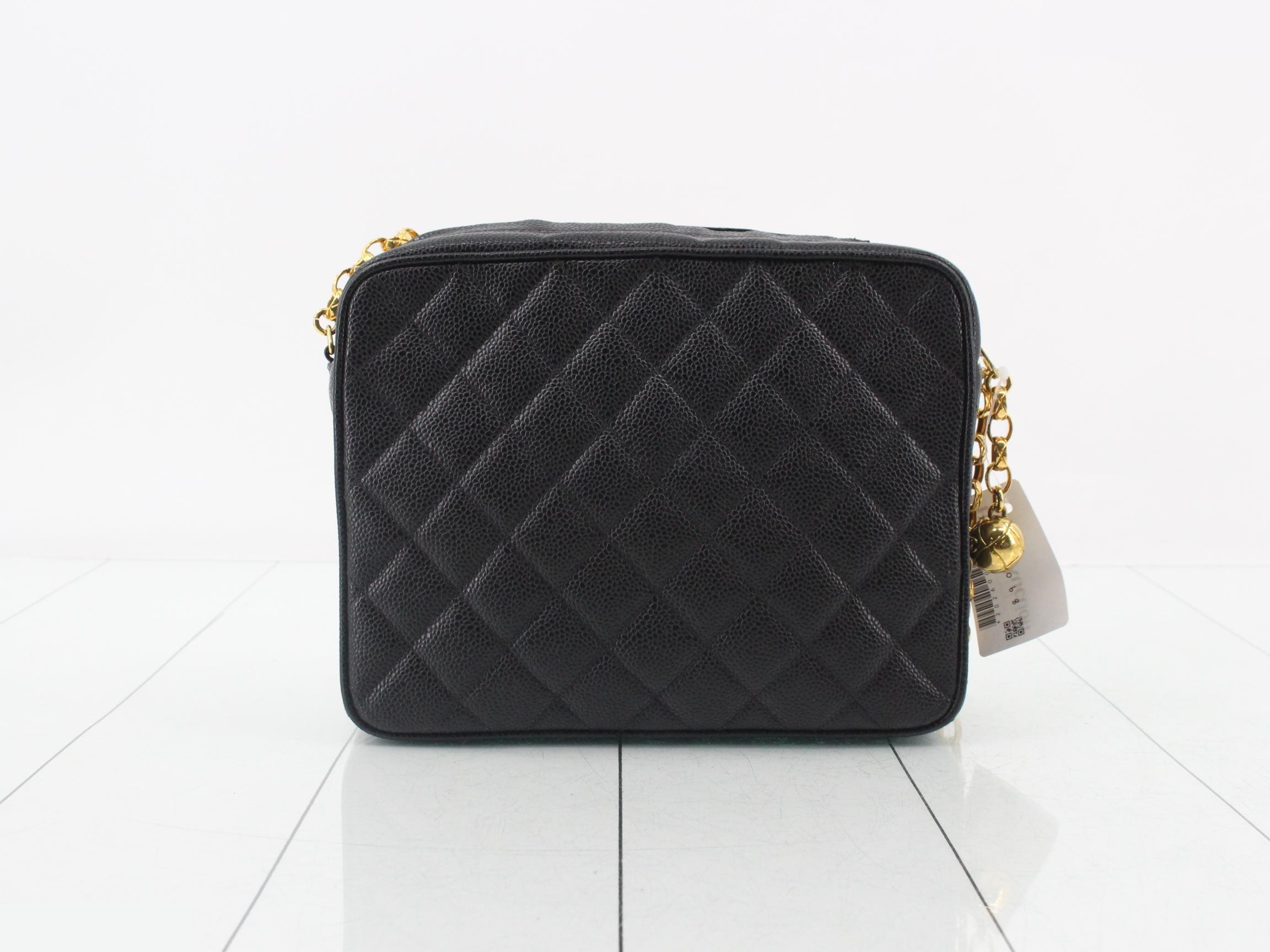 Caviar Skin Matelassé 23 Shoulder Bag — view 2