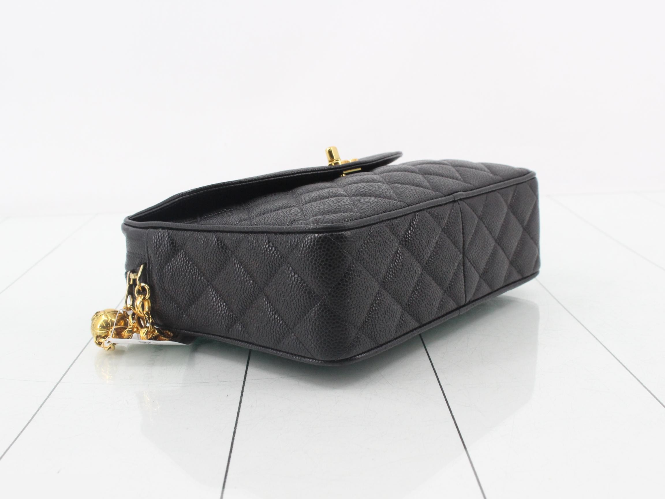 Caviar Skin Matelassé 23 Shoulder Bag — view 5