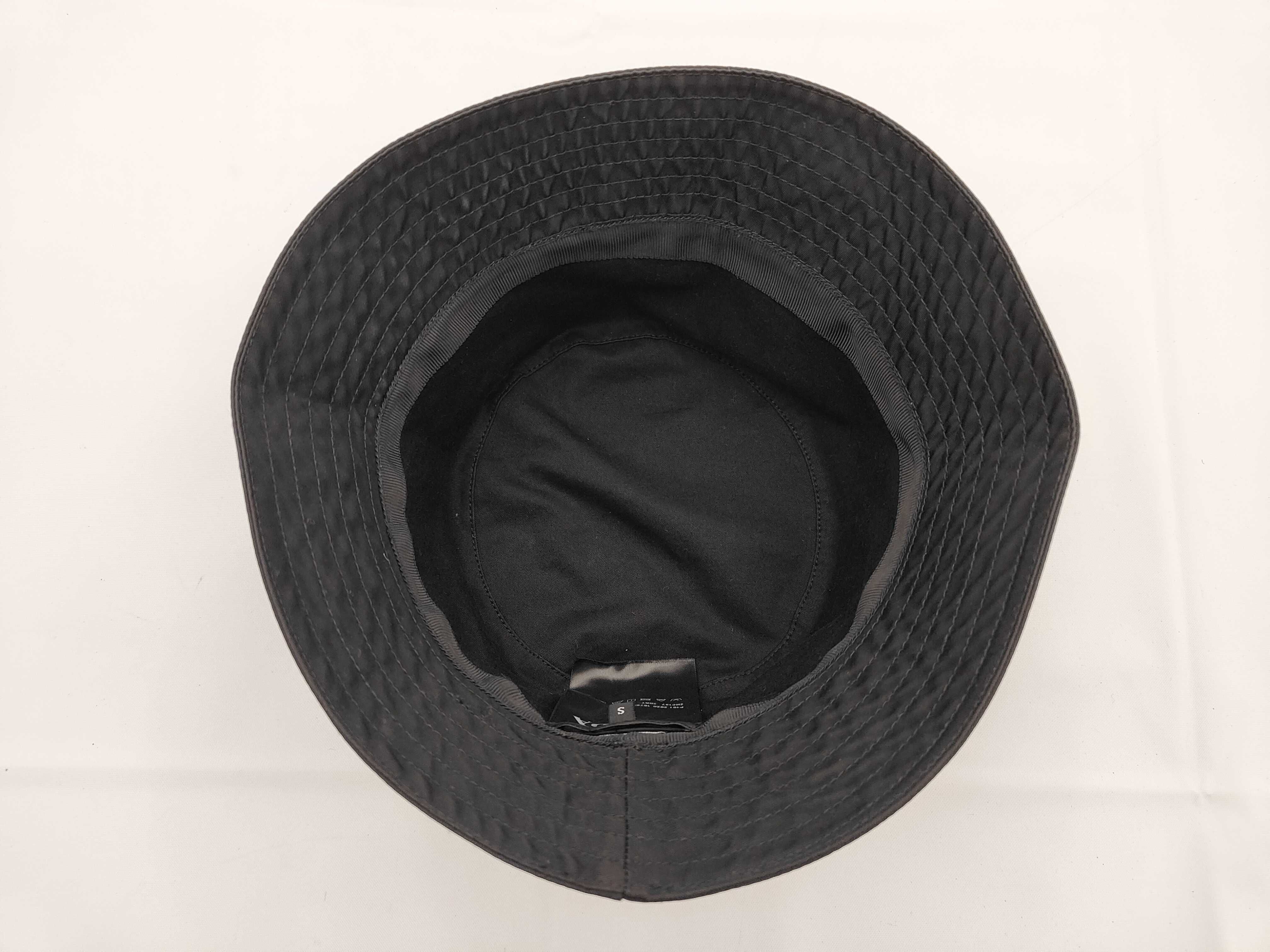 hats and other accessories — view 6