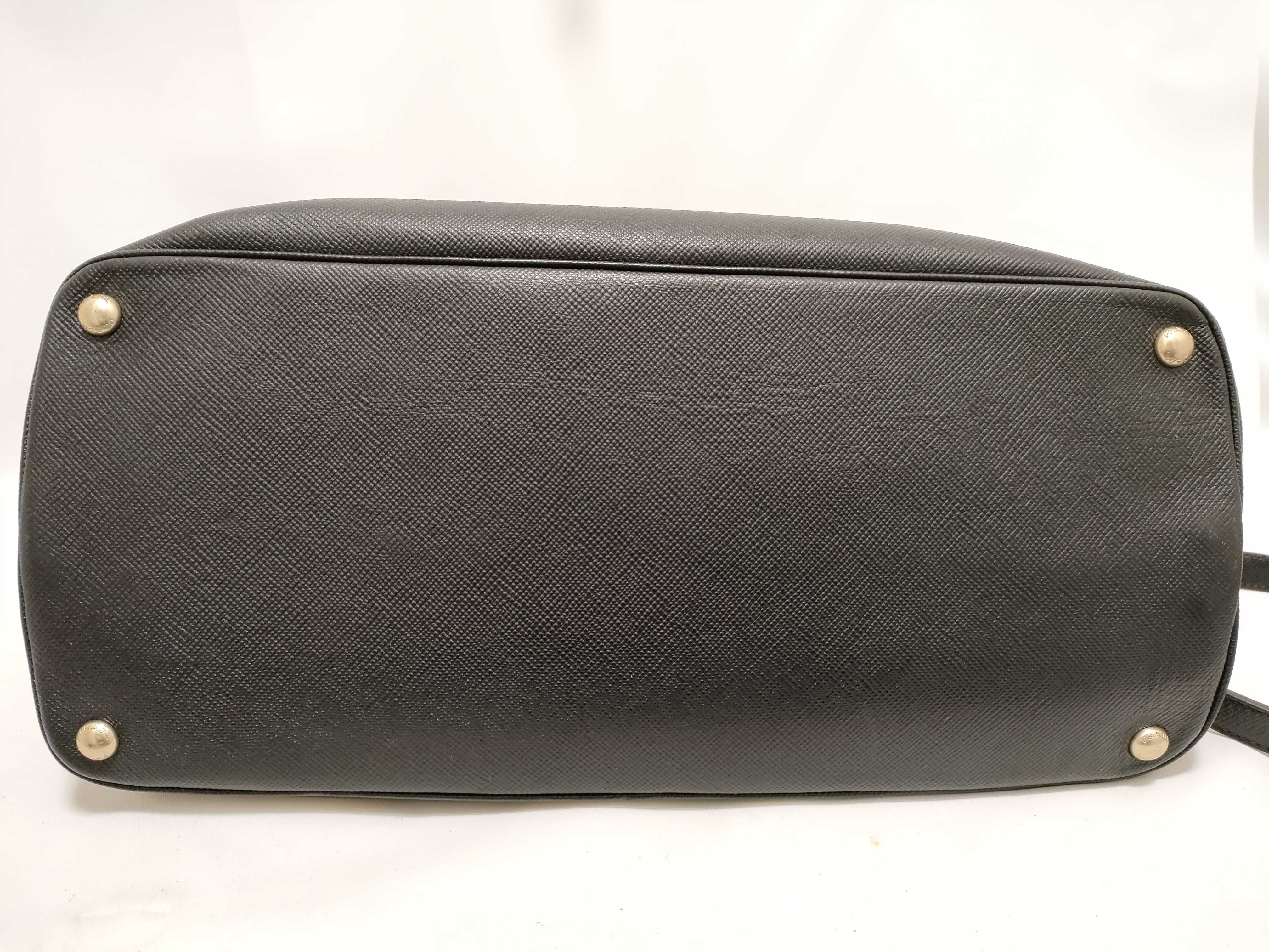 BN2553 Saffiano Leather Logo Handbag — view 9