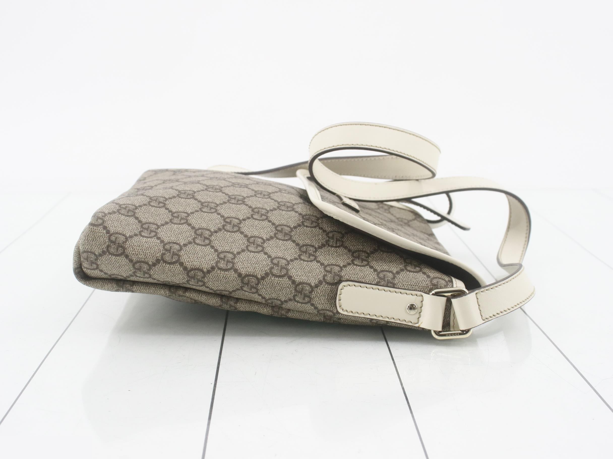 GG Supreme Shoulder Bag — view 3