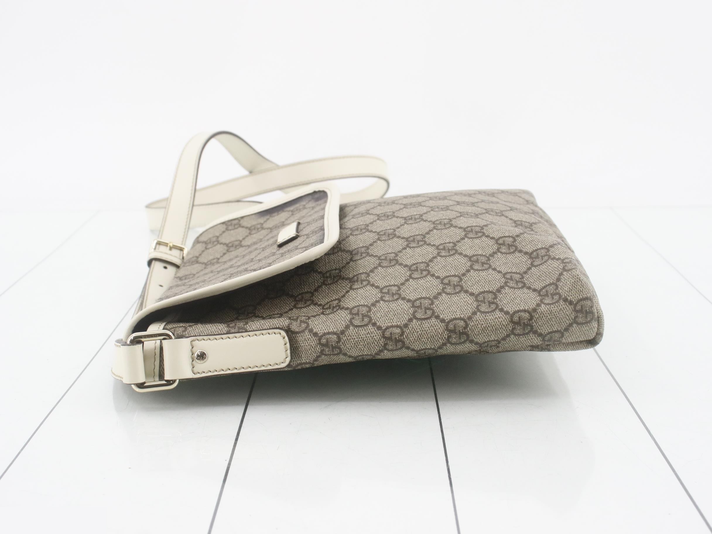 GG Supreme Shoulder Bag — view 4