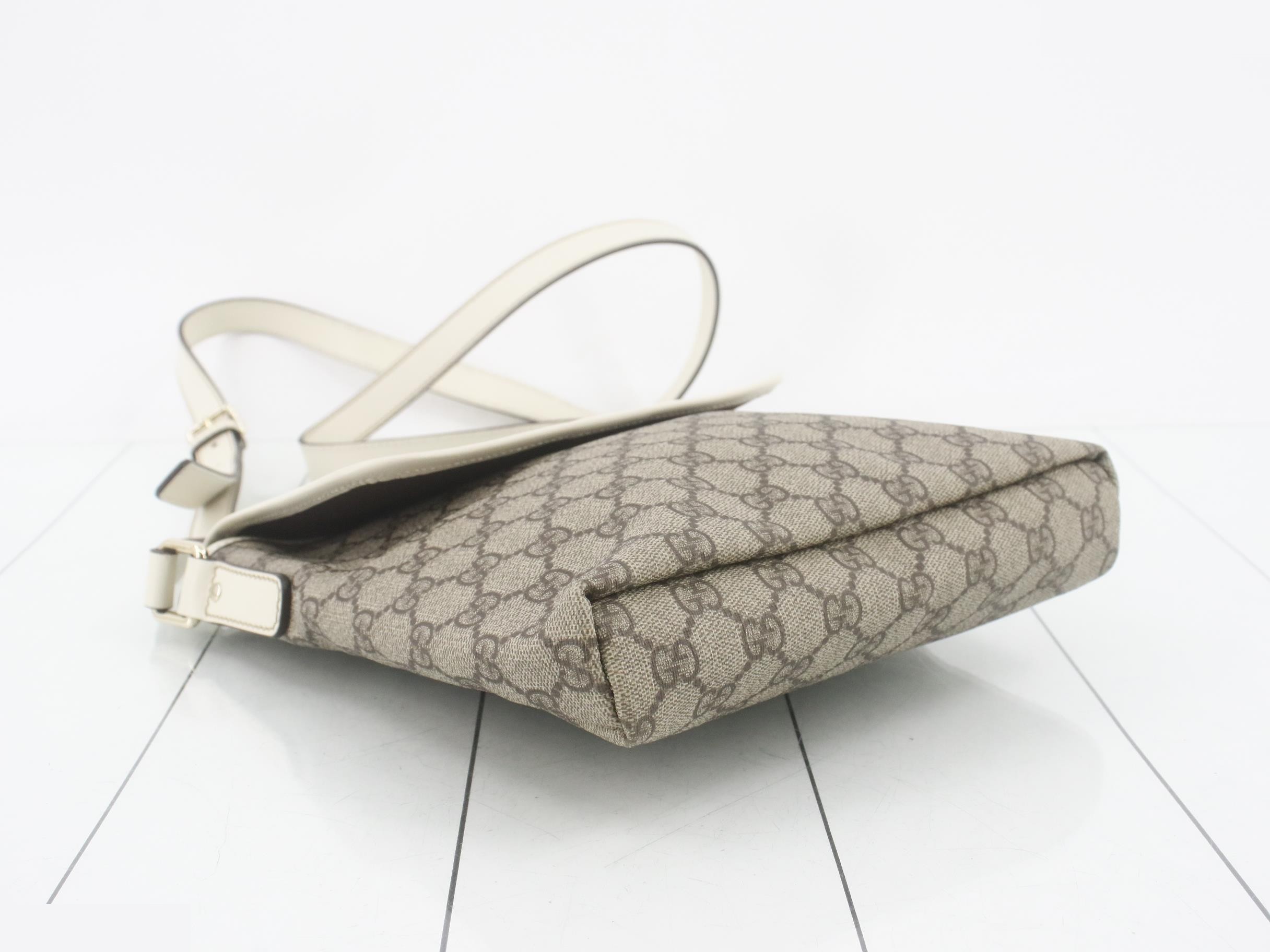 GG Supreme Shoulder Bag — view 5