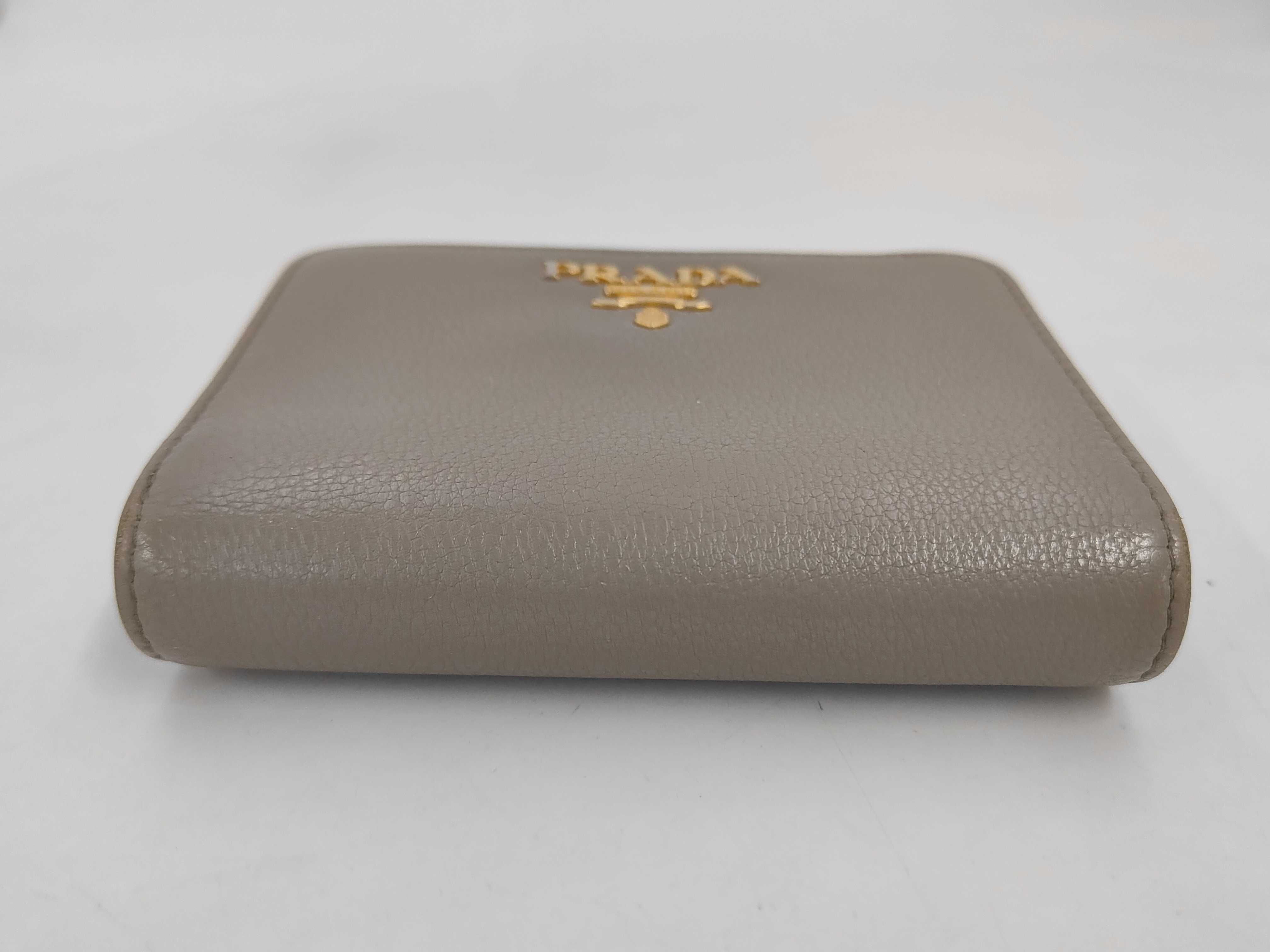 Compact Wallet, Bi-fold Wallet, Greige — view 3