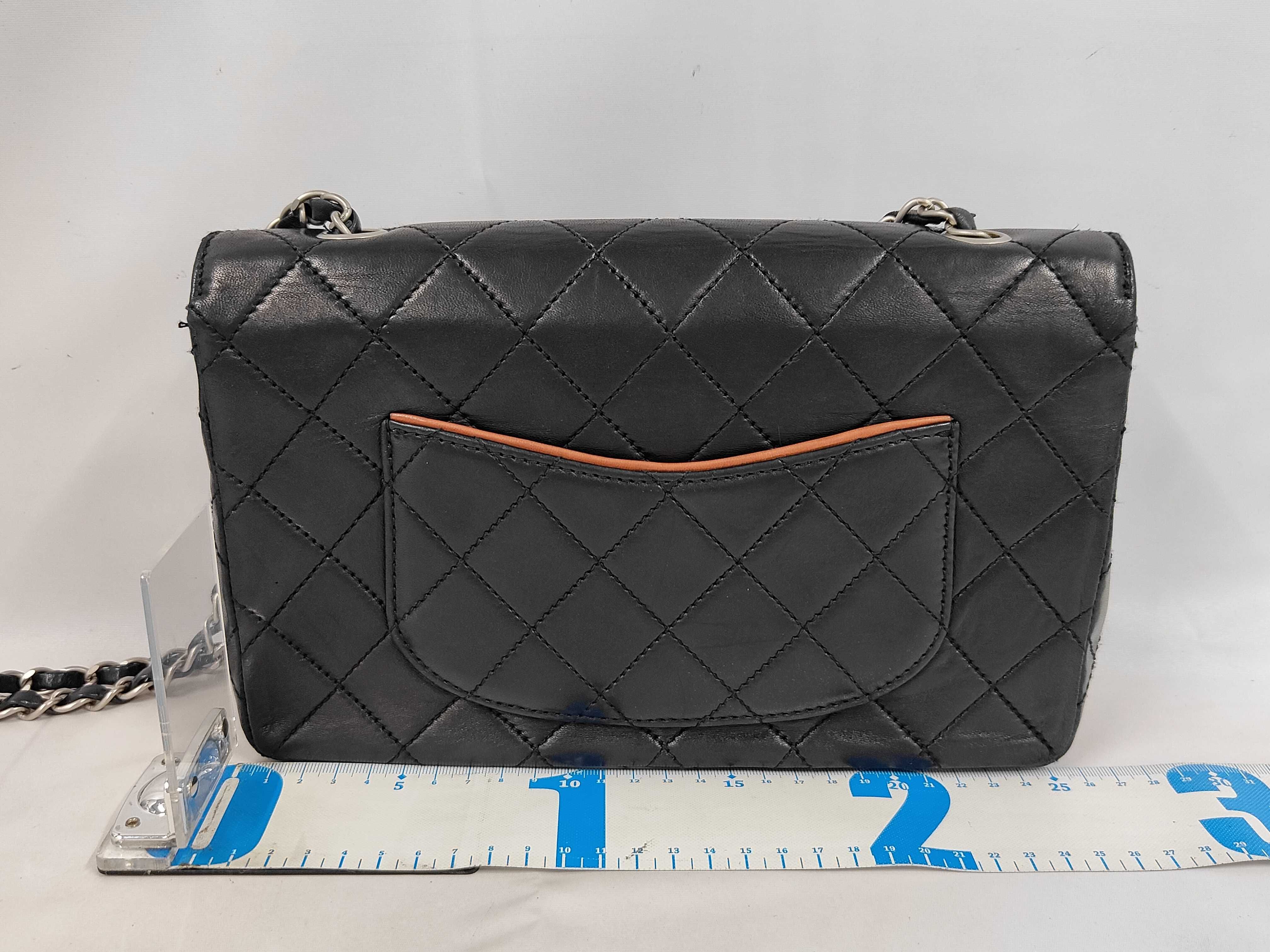 Matelassé Bicolor Single Flap Chain Bag, with original seal, serial number in the 6 range, shoulder bag. — view 2