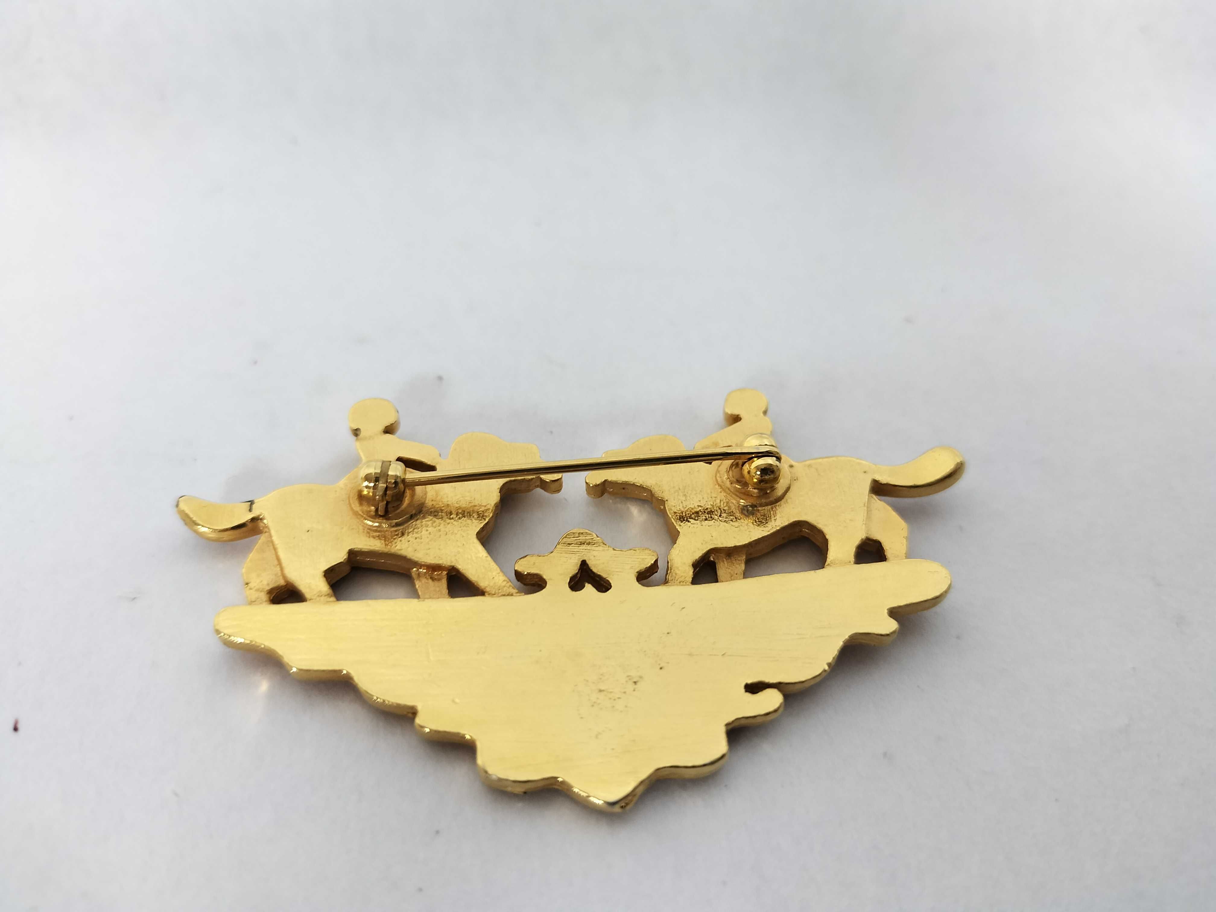 brooch — view 4