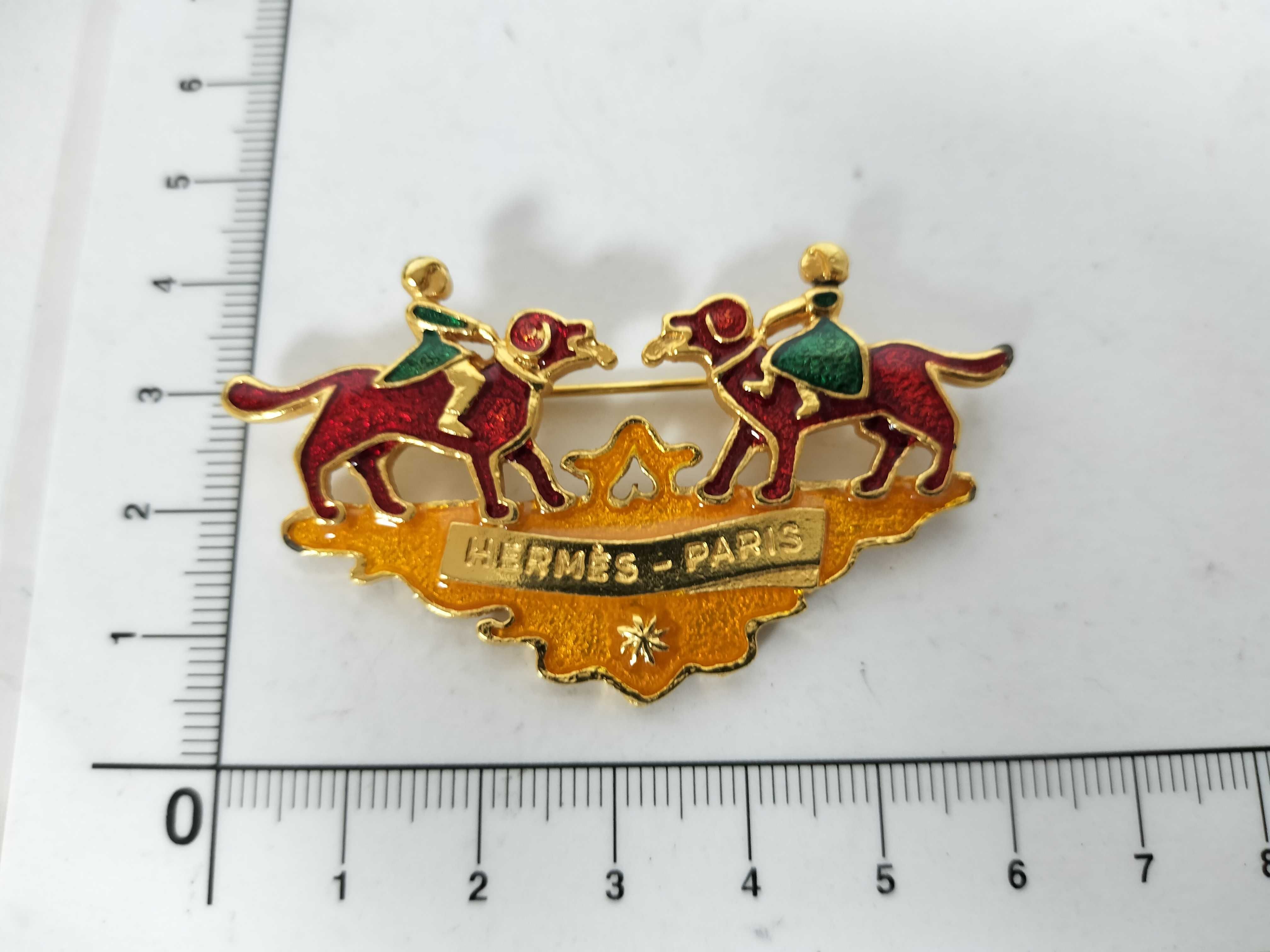 brooch — view 6