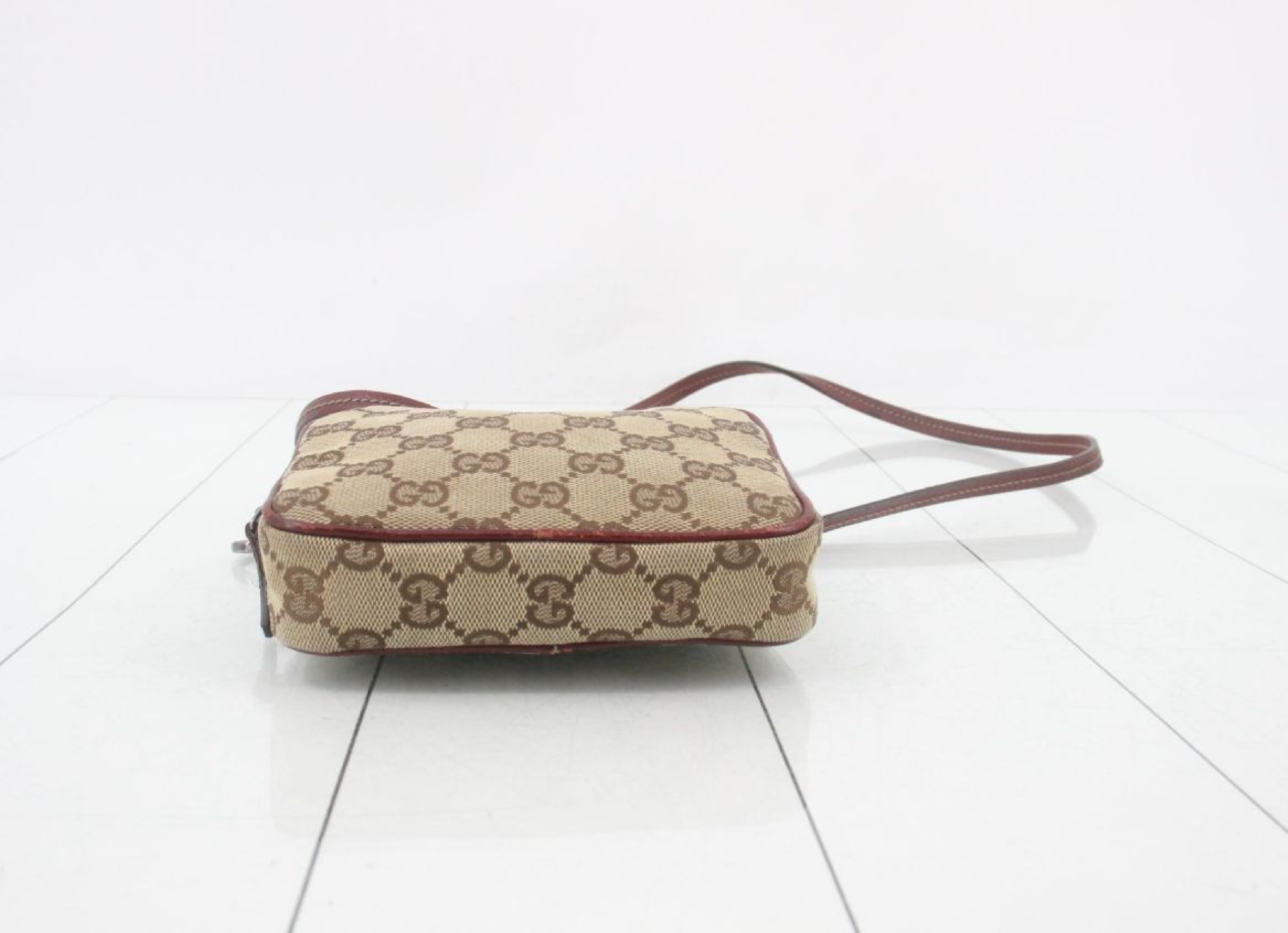 GG Canvas Shoulder Bag — view 3