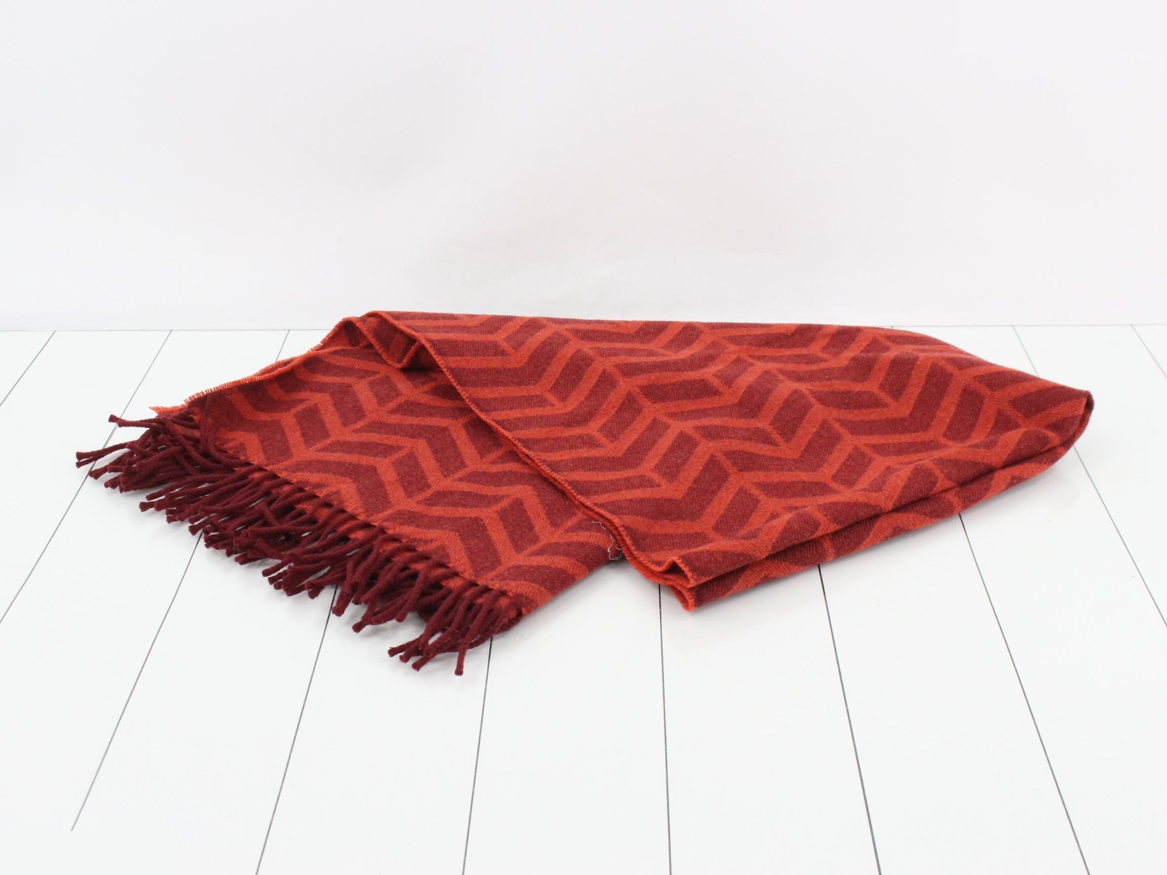 scarf/blanket — view 3