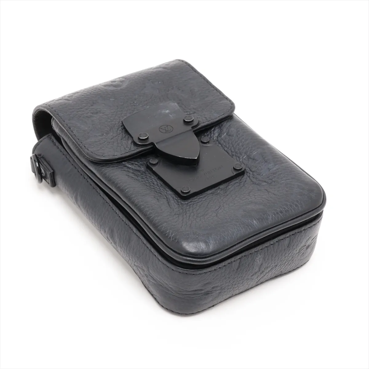 Taurillon Monogram S-Lock Vertical Wearable Wallet M81524 Black — view 4