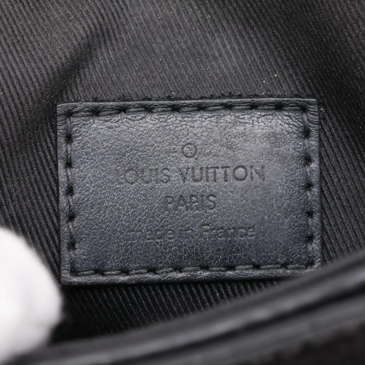 Taurillon Monogram S-Lock Vertical Wearable Wallet M81524 Black — view 8