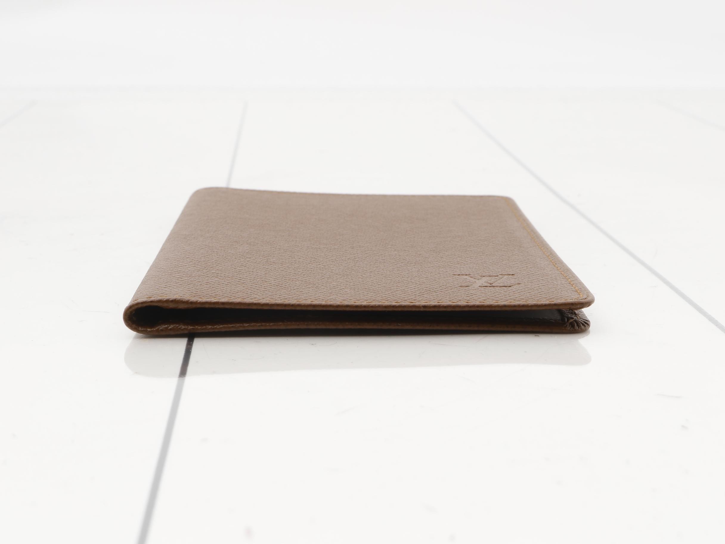 Pass case — view 3