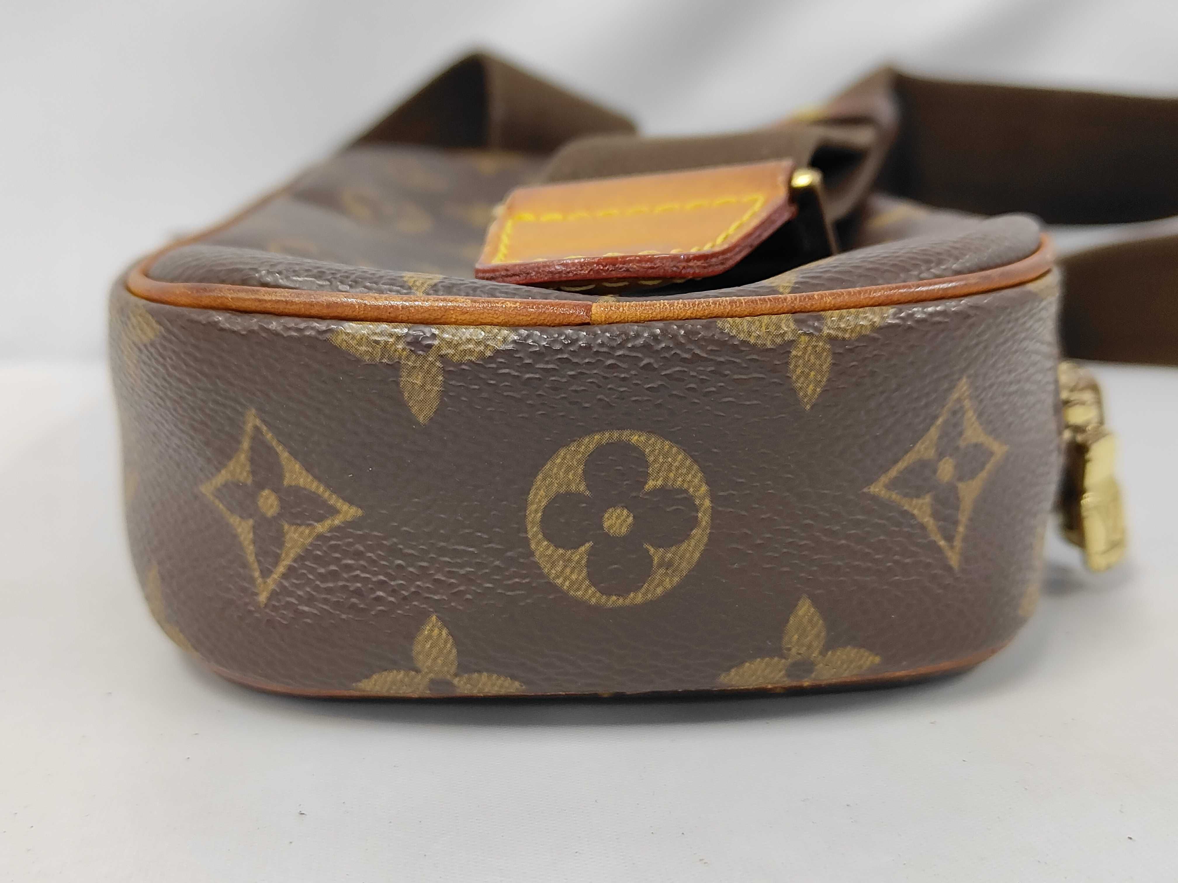 Pochette Gange Monogram Body Bag Shoulder Bag — view 3