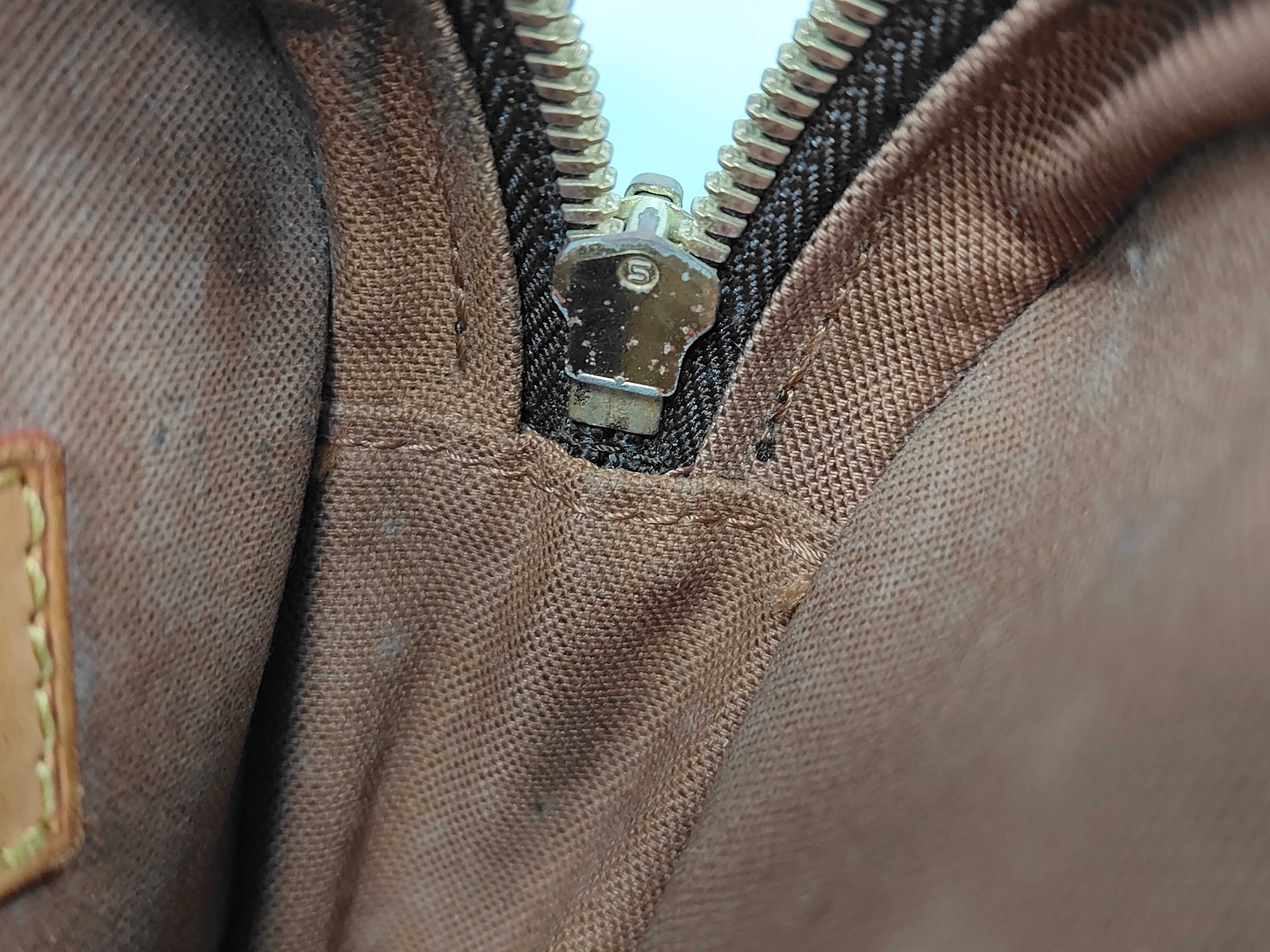 Pochette Gange Monogram Body Bag Shoulder Bag — view 10
