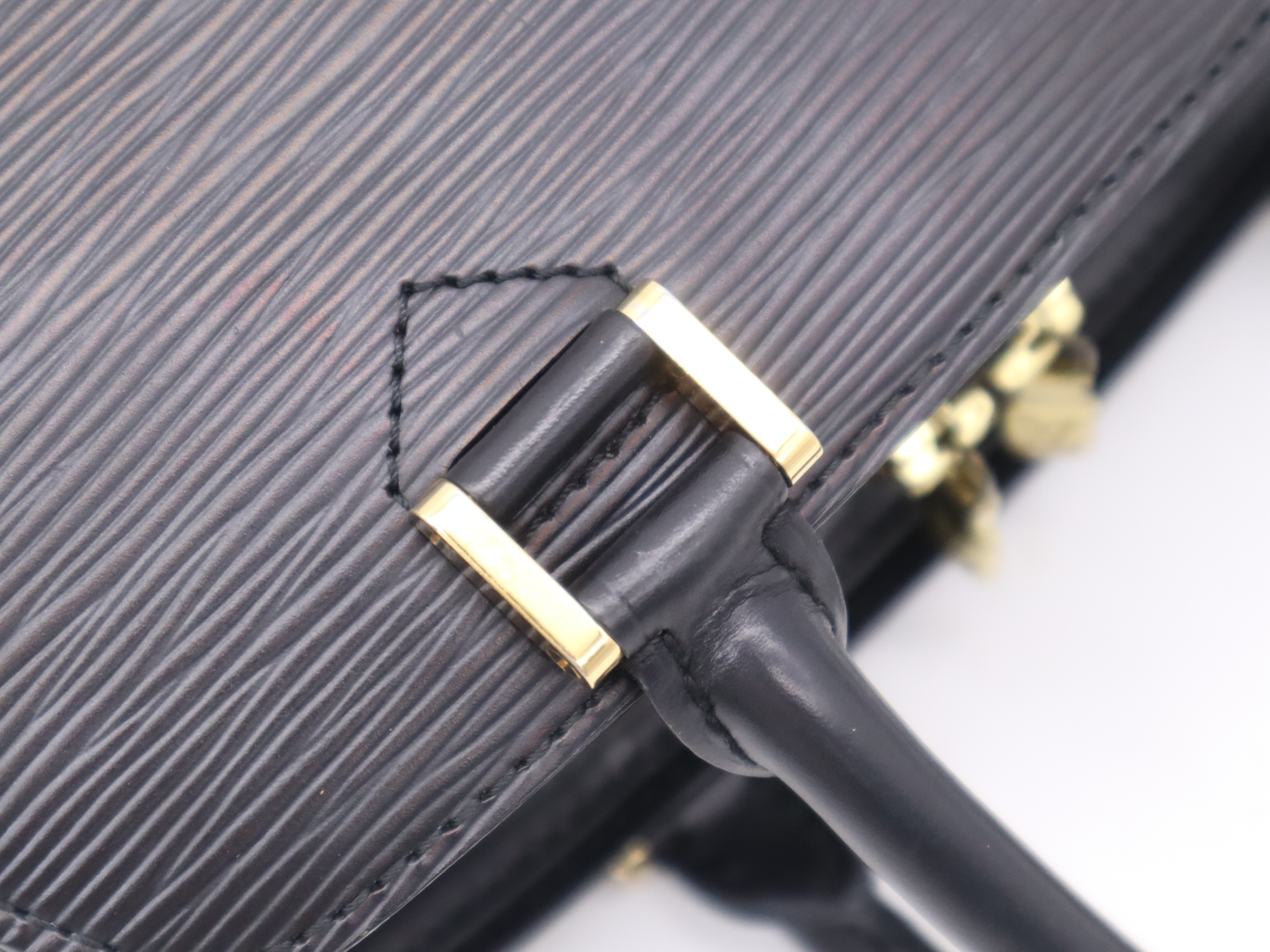M52052 Epi Pont Neuf Noir Handbag — view 7