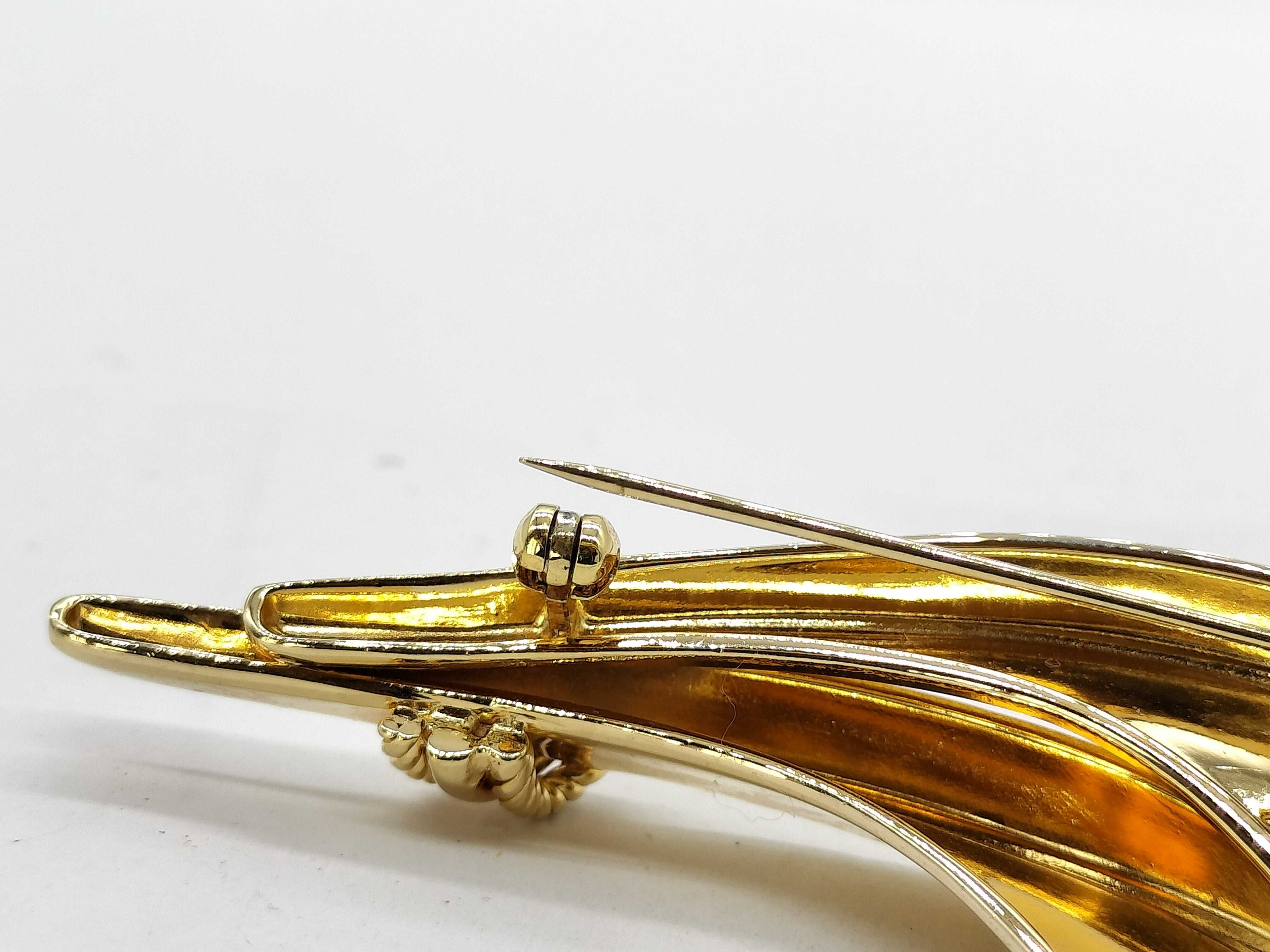 brooch — view 5
