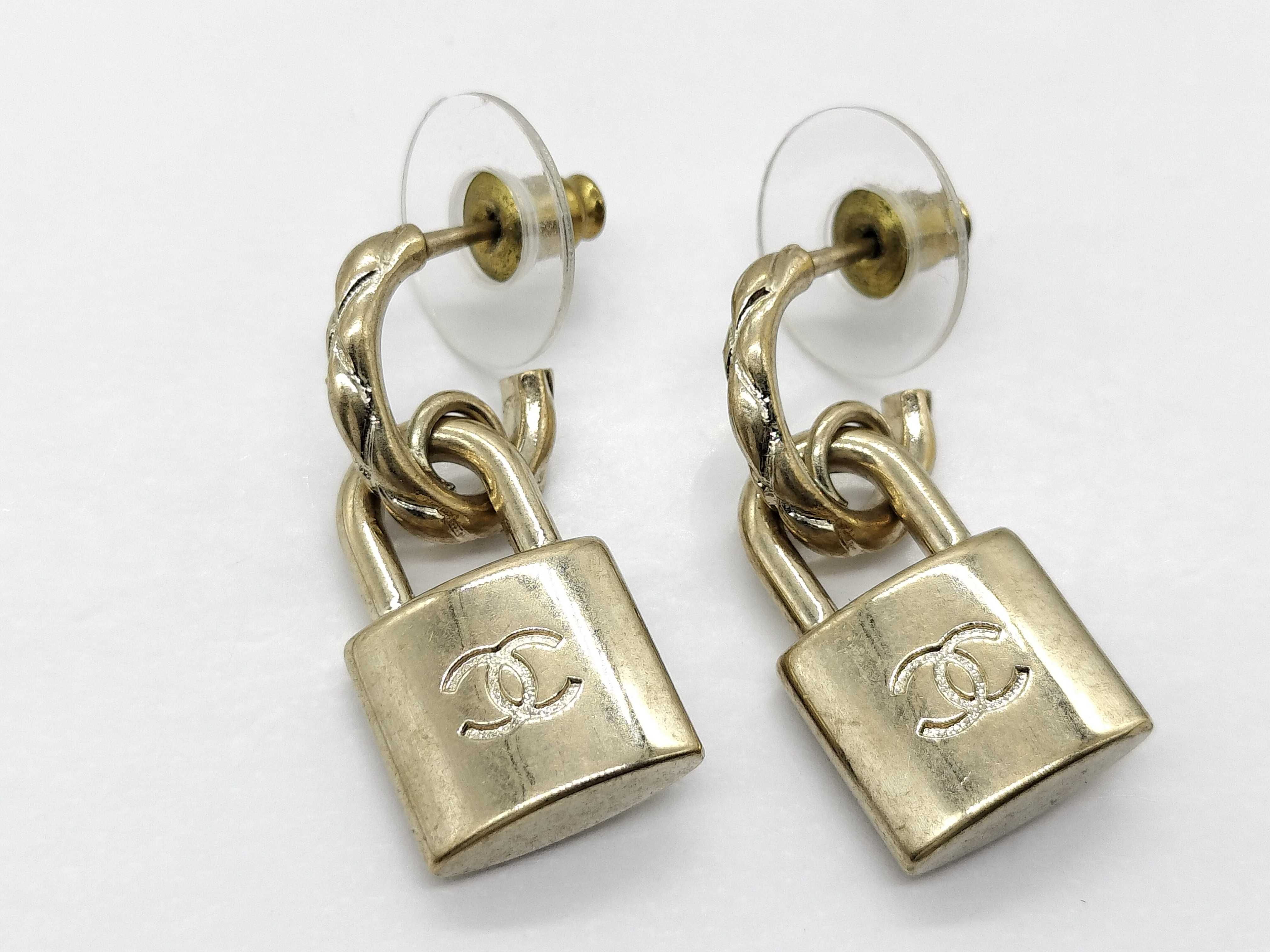 B22 V Padlock Earrings
