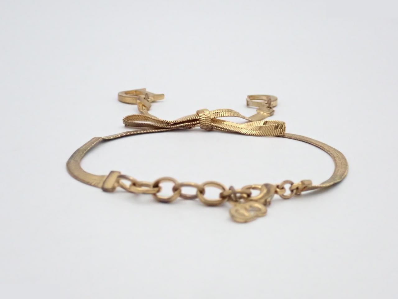 Other lines: Precious metal bracelets and bangles (metal), wrist circumference approximately 19 cm. — view 2