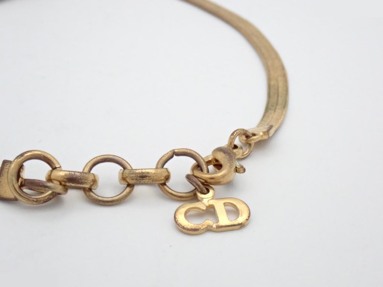 Other lines: Precious metal bracelets and bangles (metal), wrist circumference approximately 19 cm. — view 3