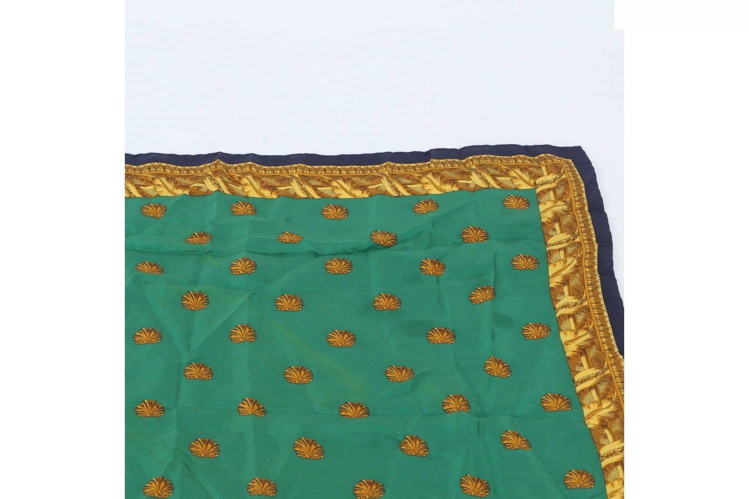 Other lines: Small items, accessories, scarves — view 2